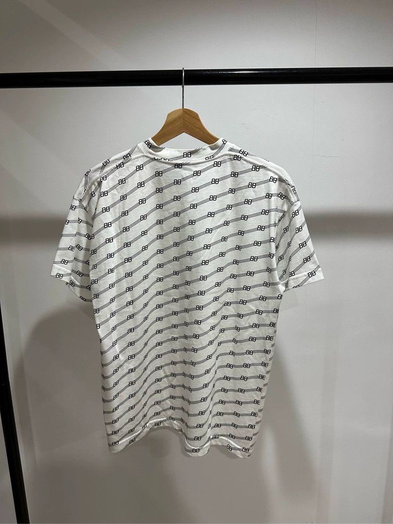 Balenciaga Balenciaga White Buckle Full Print Logo Short Sleeve Size US S / EU 44-46 / 1 - 2 Thumbnail