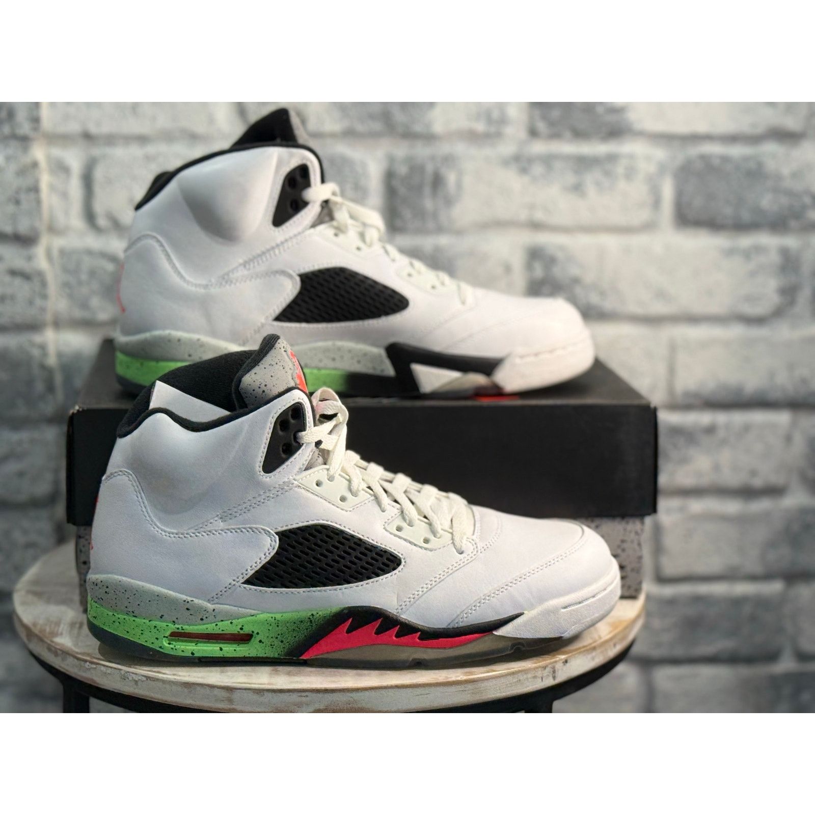 Jordan Brand Jordan 5 Retro Poison Green Size 11 136027-115 VNDS Size US 11 / EU 44 - 1 Thumbnail