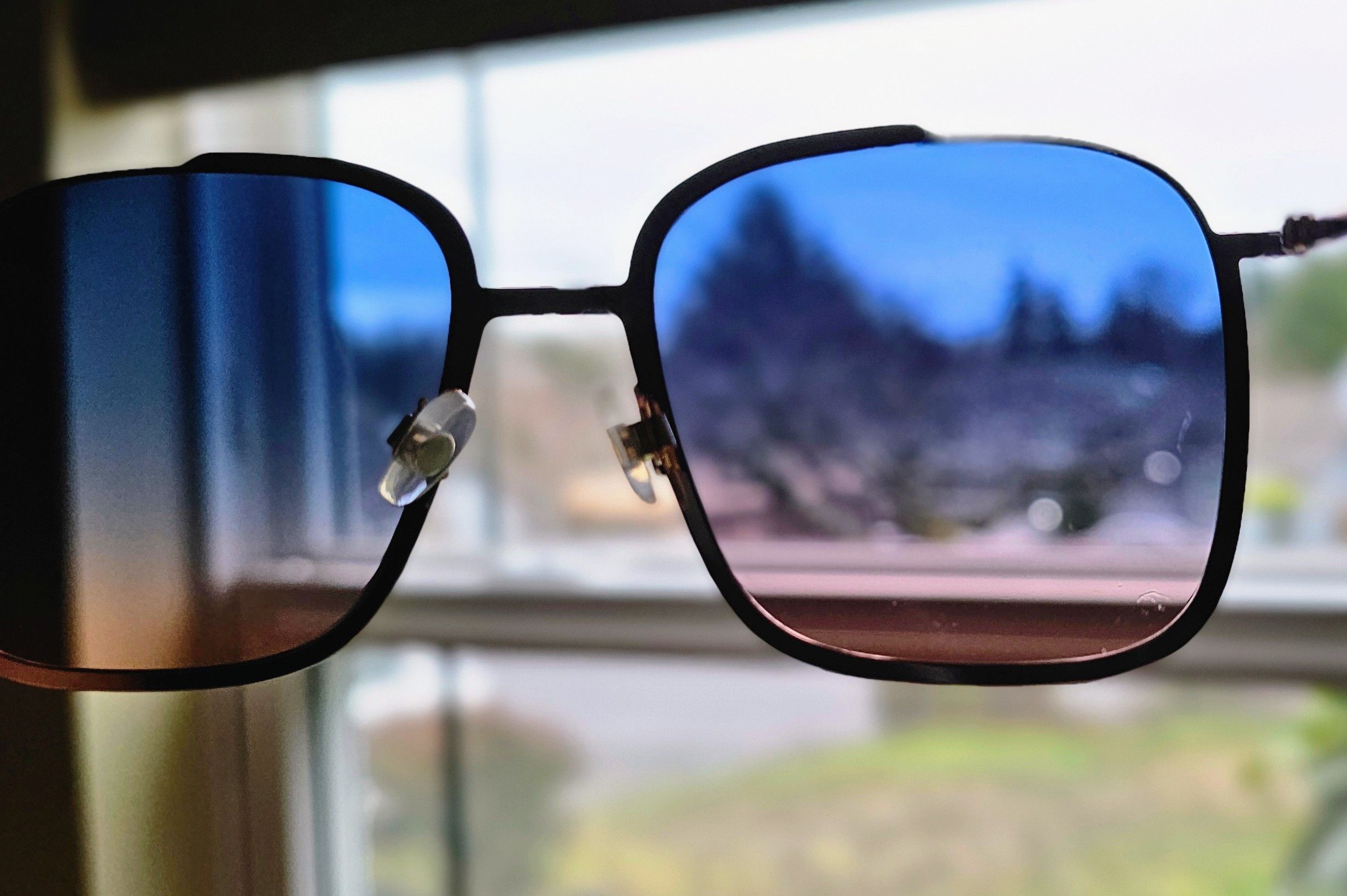 Marc Jacobs Marc Jacobs Square, Gold Metal Frame, Gradiant Lenses. Rare. Size ONE SIZE - 10 Thumbnail