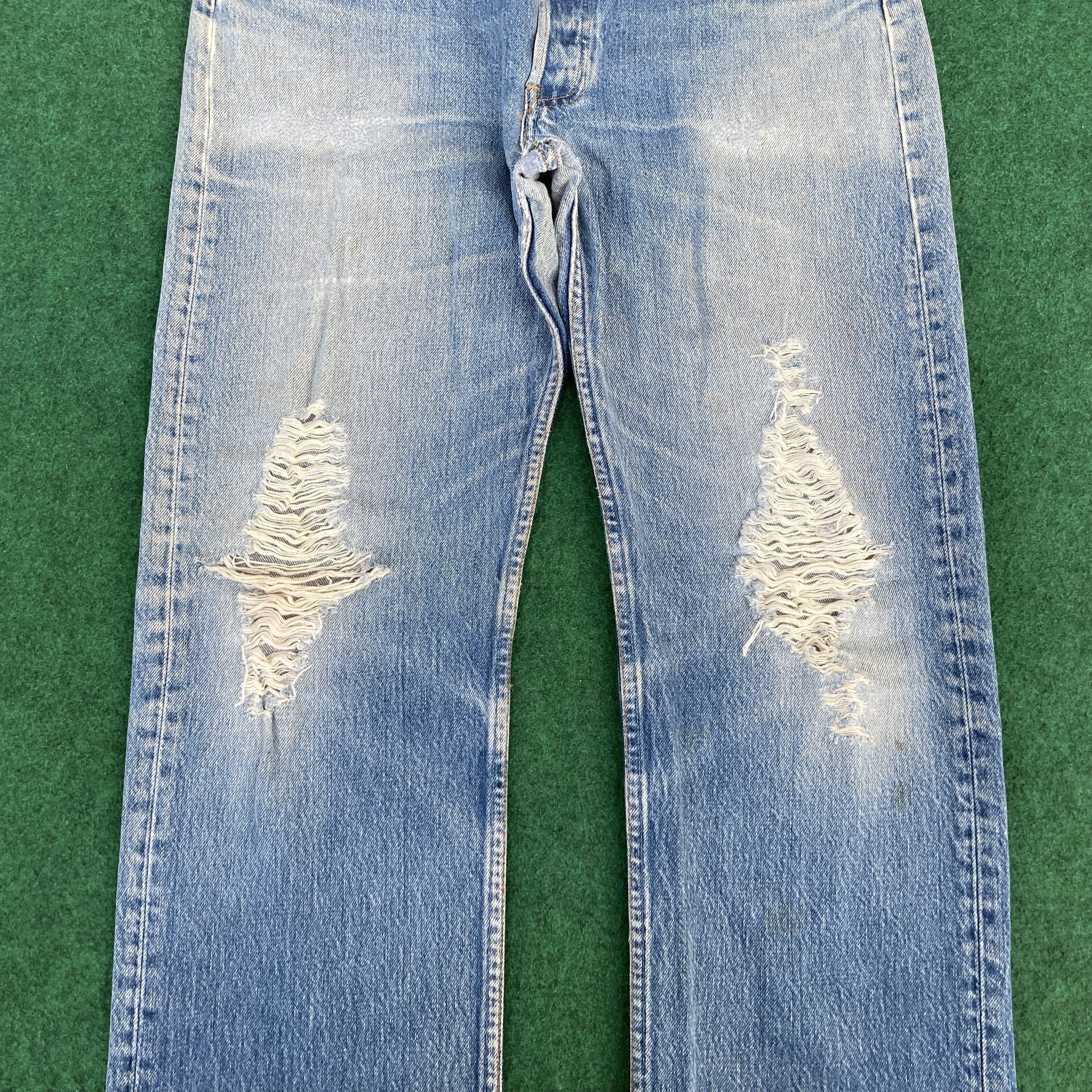Levi's 35x37 Vtg Levis 501xx Distressed Ripped Light Wash Jeans Size US 35 - 6 Thumbnail