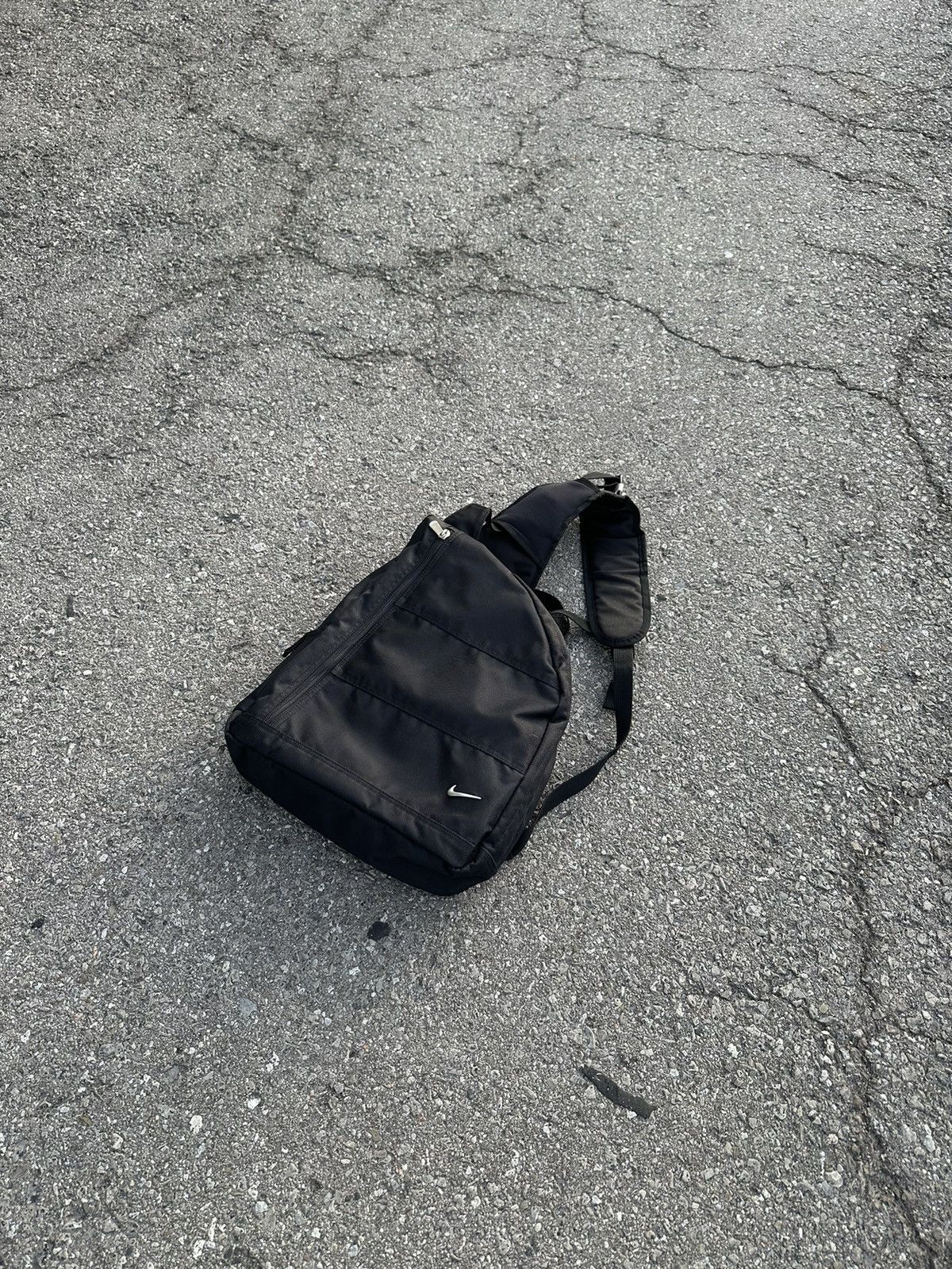 image of Nike Gorpcore Sling Bag in Black, Men's