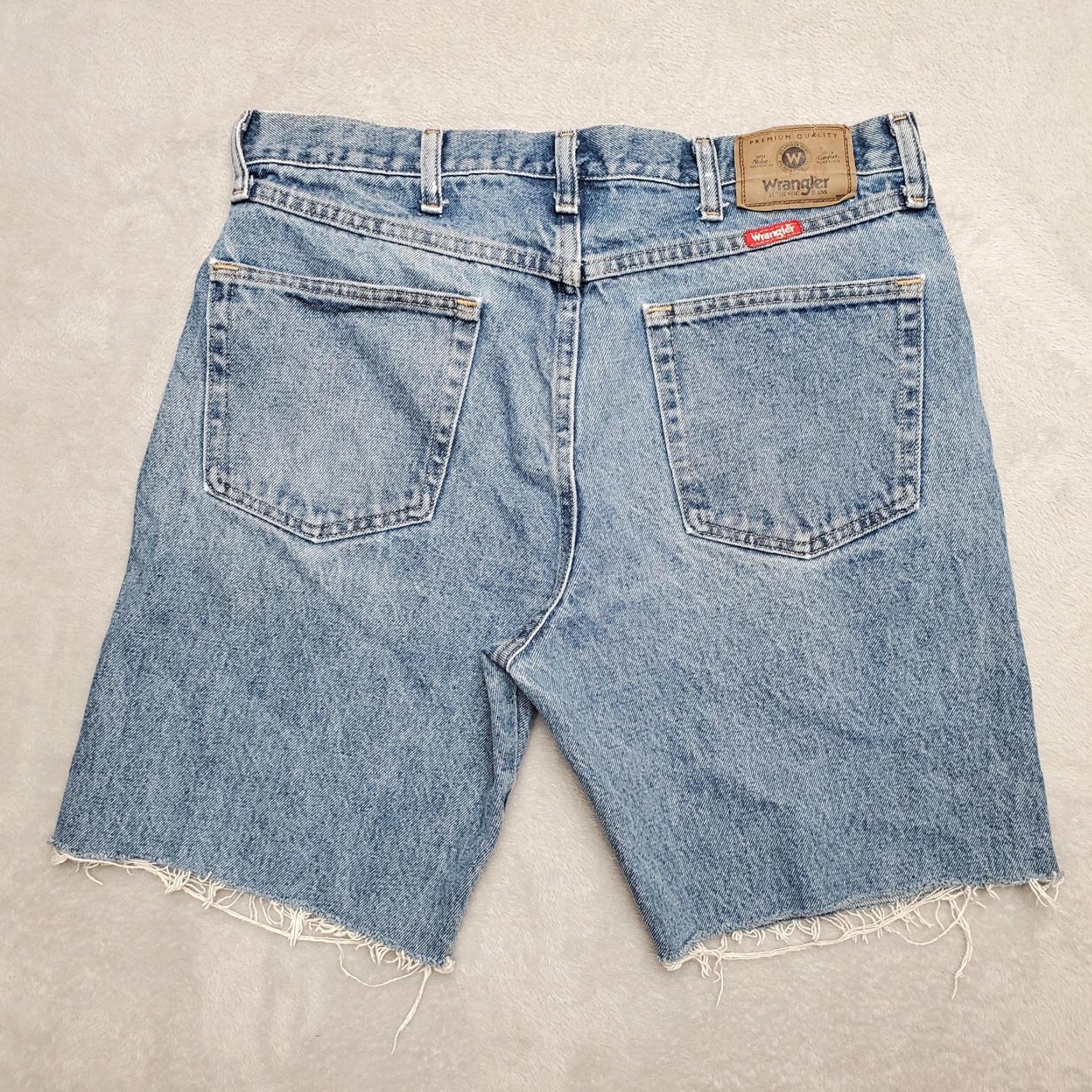 Wrangler Wrangler Shorts Men 34x8 Blue Denim Faded Grunge 100% Cotton Casual Jorts Size US 34 / EU 50 - 4 Thumbnail