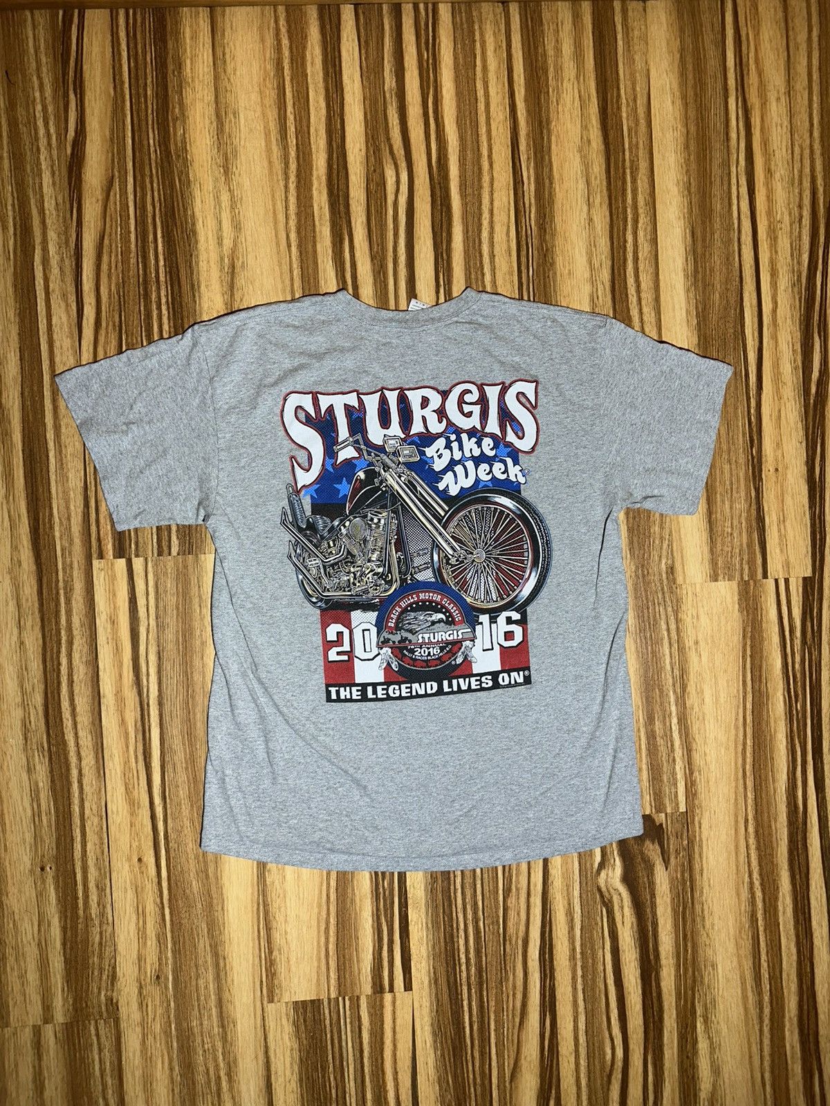 Gildan 2016 Sturgis Bike Week the legend lives on gray T-Shirt Size US L / EU 52-54 / 3 - 1 Thumbnail