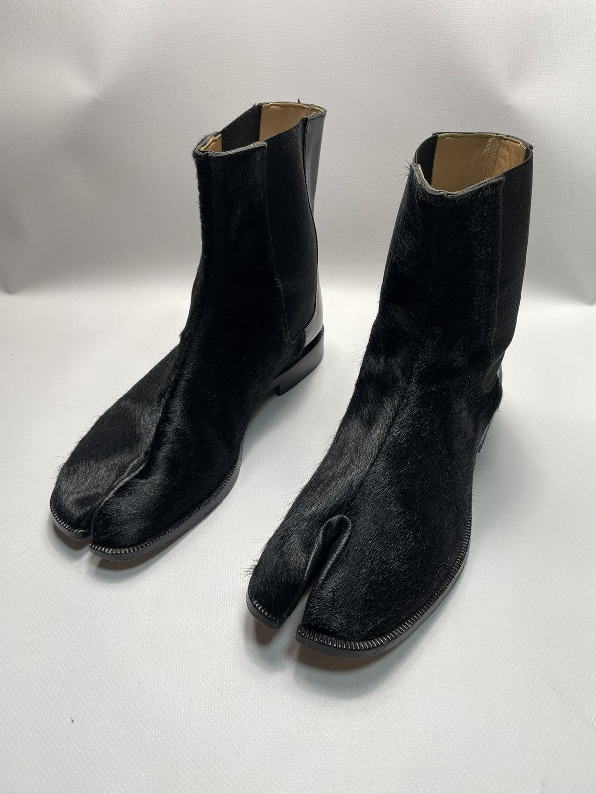 Maison Margiela Maison Margiela Tabi Pony Hair Chelsea Boots Black Size 38.5 Size US 8.5 / IT 38.5 - 1 Thumbnail