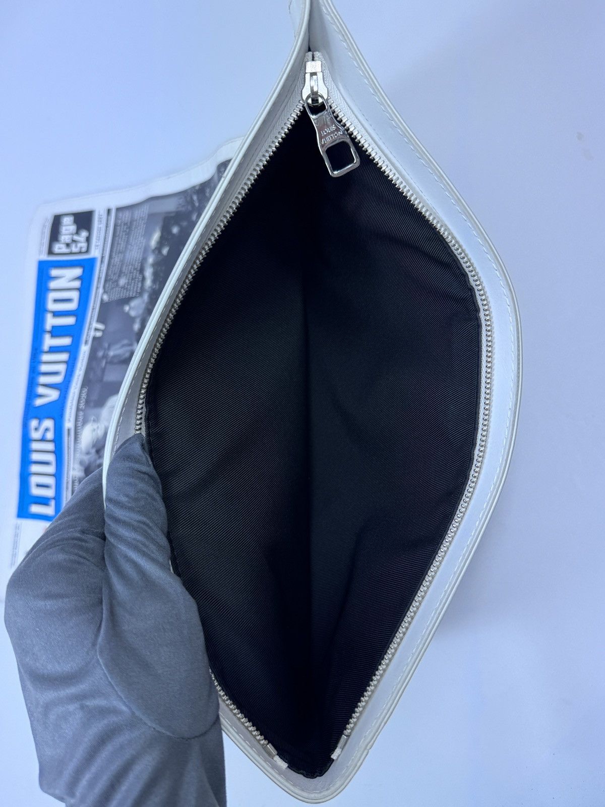 Louis Vuitton TOURIST VS. PURIST 2021 NEWSPAPER CLUTCH Size ONE SIZE - 6 Thumbnail