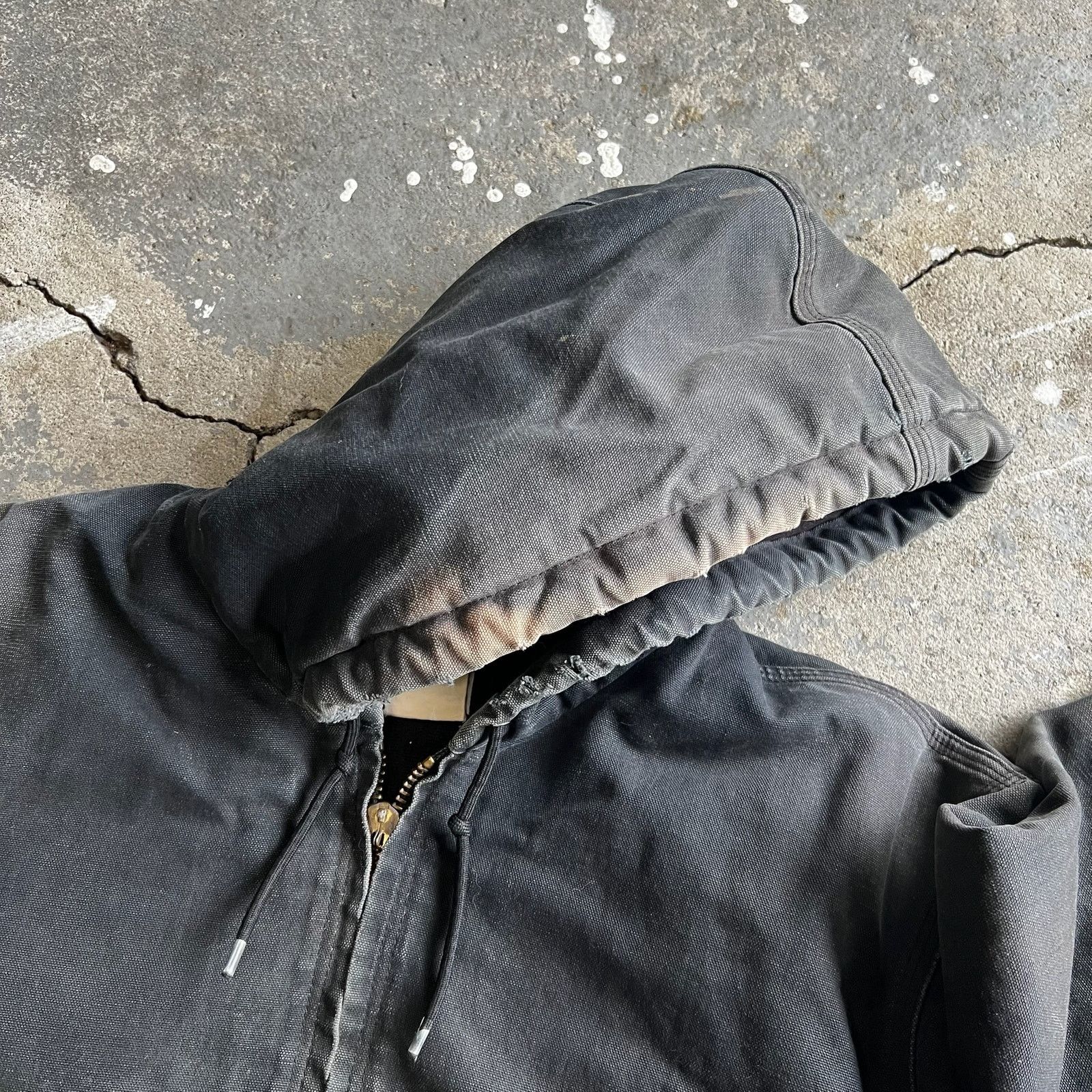 Carhartt × Vintage Carhartt J130 BLK black faded hooded work wear jacket Size US M / EU 48-50 / 2 - 3 Thumbnail