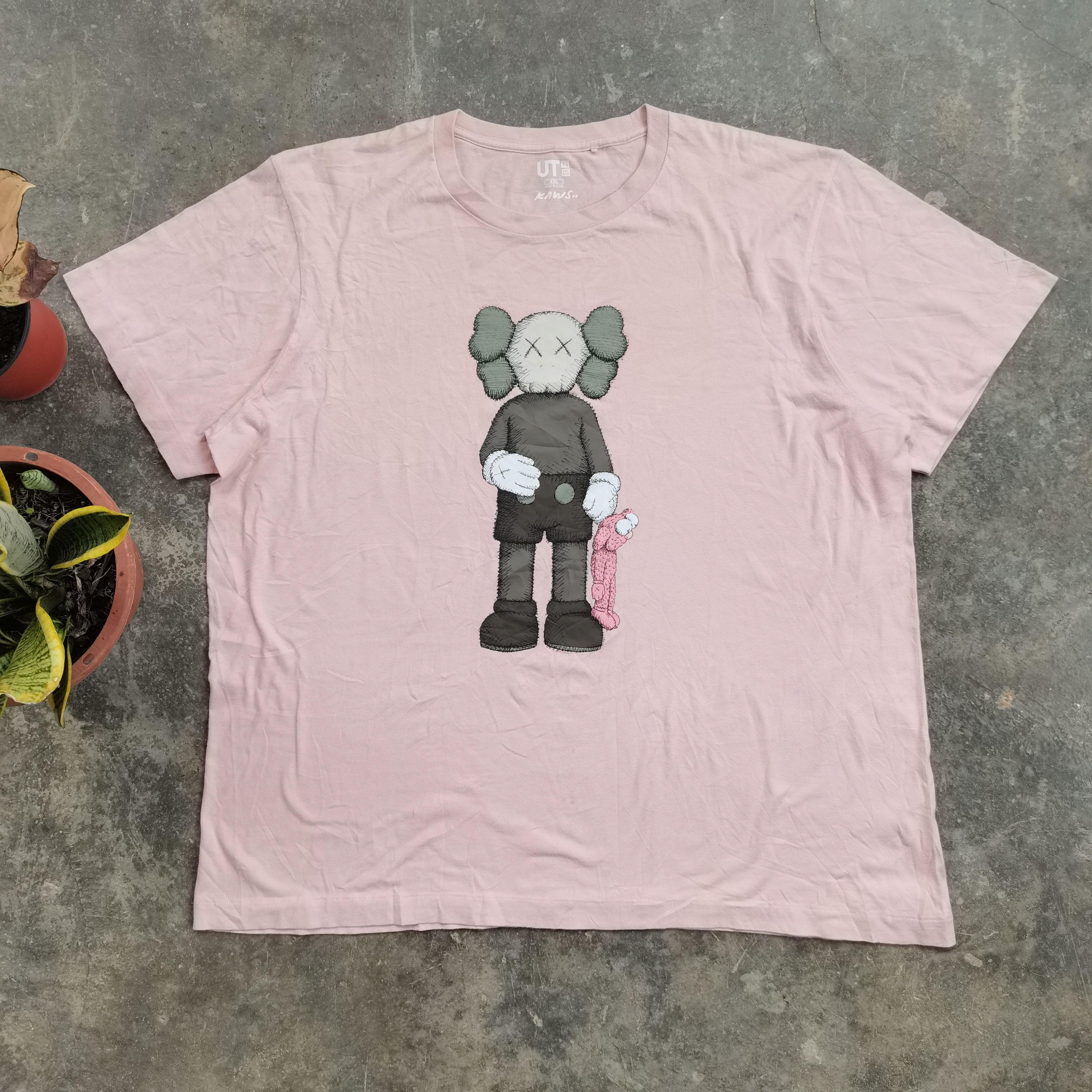 Uniqlo KAWS X UNIQLO Big Size Tshirt | Grailed