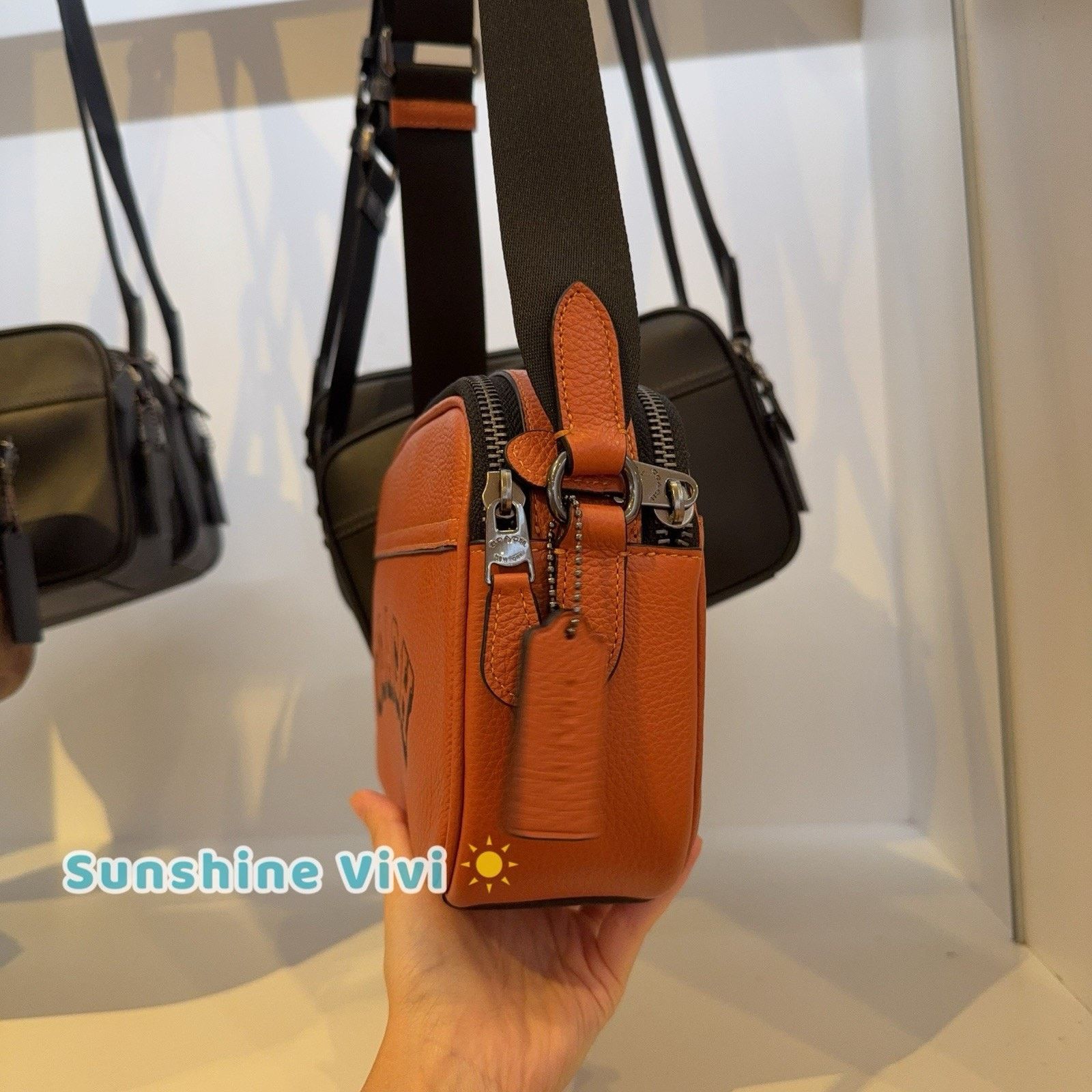 Coach NWT COACH CAJ64 Graham Bag Crossbody Leather Toffee/Black Size ONE SIZE - 3 Thumbnail