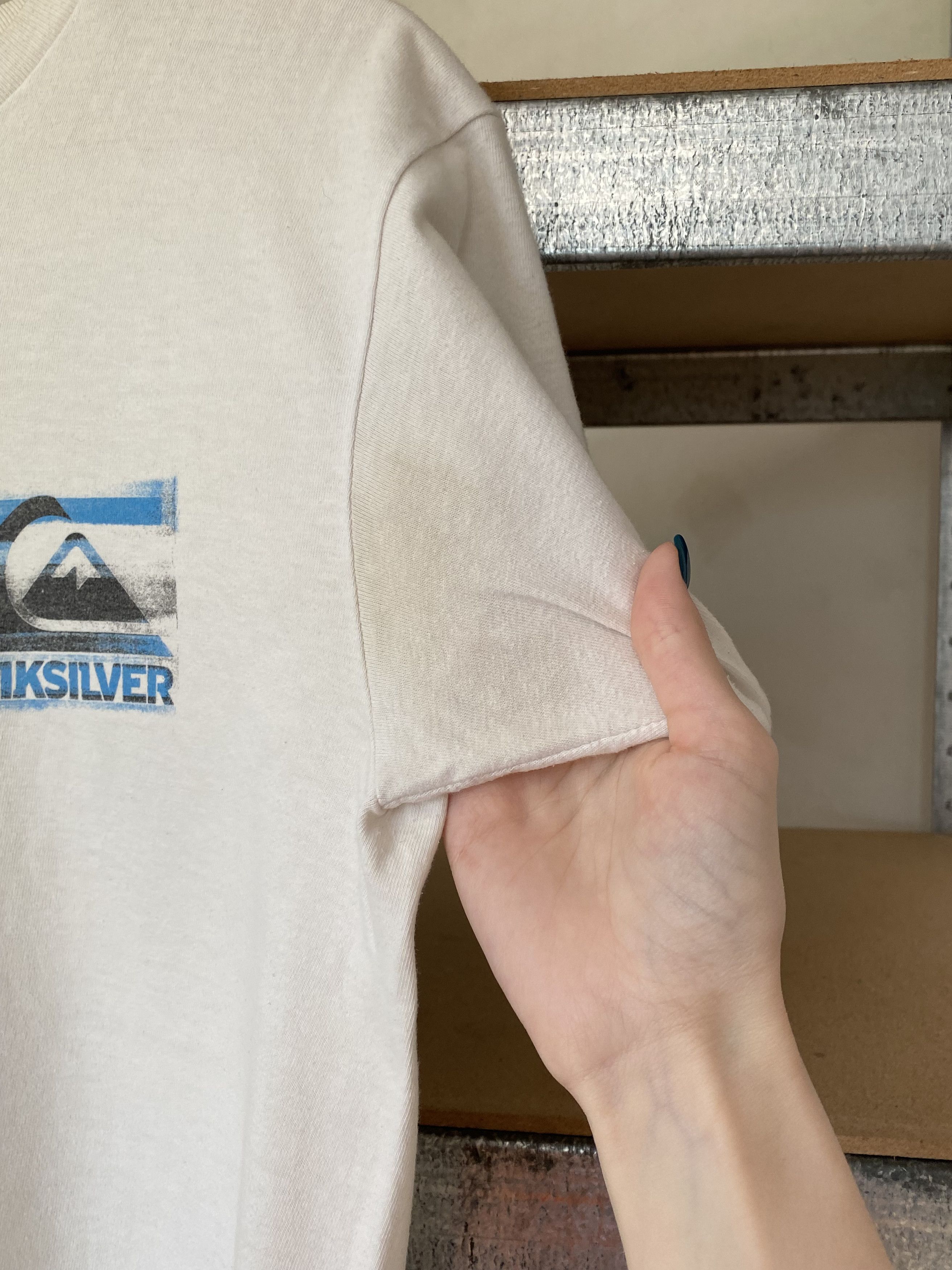 Quiksilver Quiksilver Vintage 2000s Las Vegas White Surf Style T-shirt Size US M / EU 48-50 / 2 - 11 Thumbnail