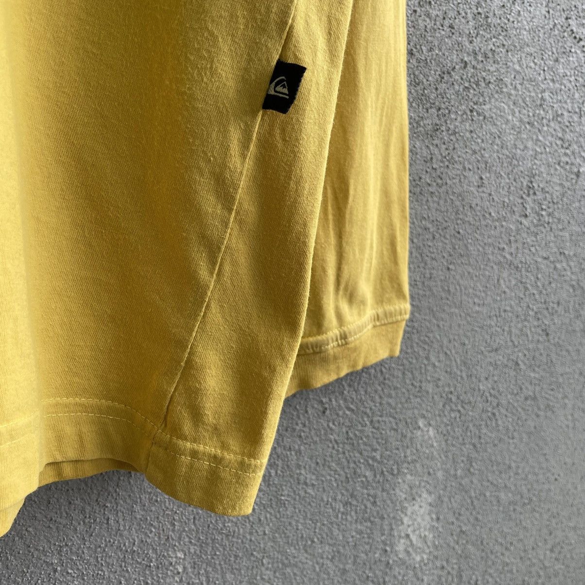 Quiksilver × Vintage Vintage Thrashed Quiksilver Surfwear Tee Shirt Size US XL / EU 56 / 4 - 5 Thumbnail
