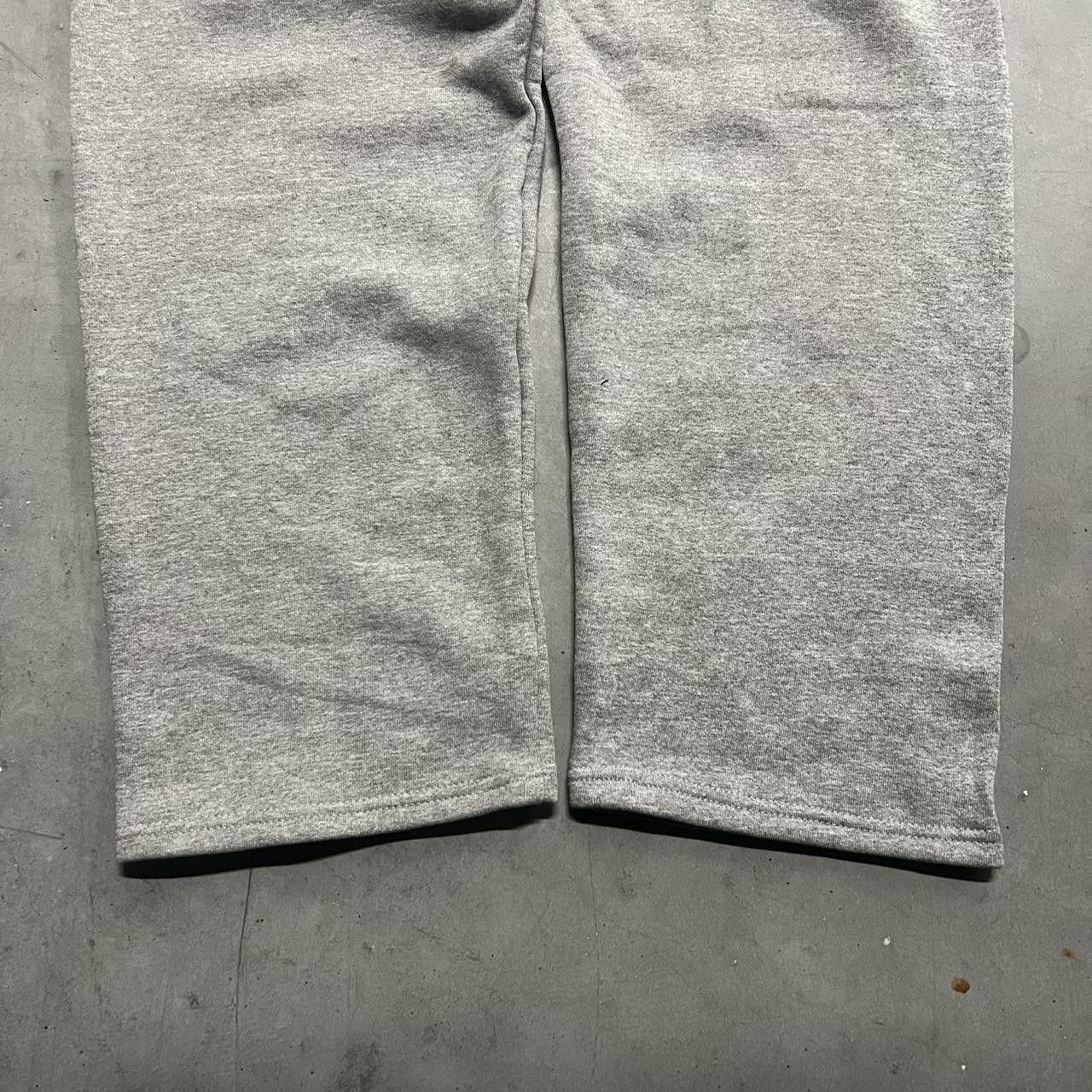 Vintage Vintage Y2K/2000s Super Baggy WideLeg Grey Russell Athletic Sweatpants With Pockets! Size US 36 / EU 52 - 5 Thumbnail
