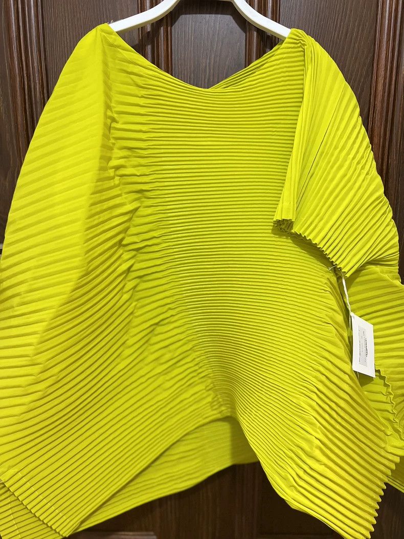 Issey Miyake Issey Miyake Green pleated vest Size M / US 6-8 / IT 42-44 - 1 Thumbnail
