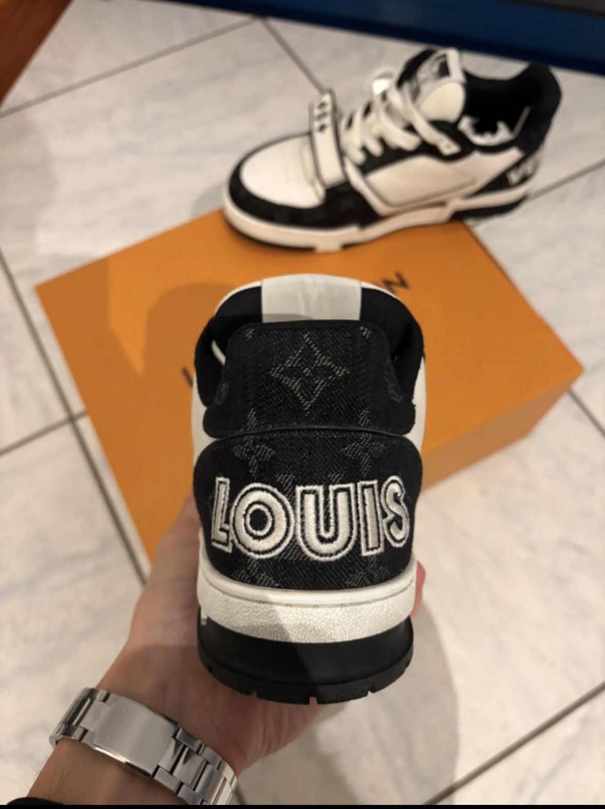 Louis Vuitton Louis Vuitton lv Trainer virgil abloh noir blanc taille 39 Size US 8 / IT 38 - 2 Thumbnail