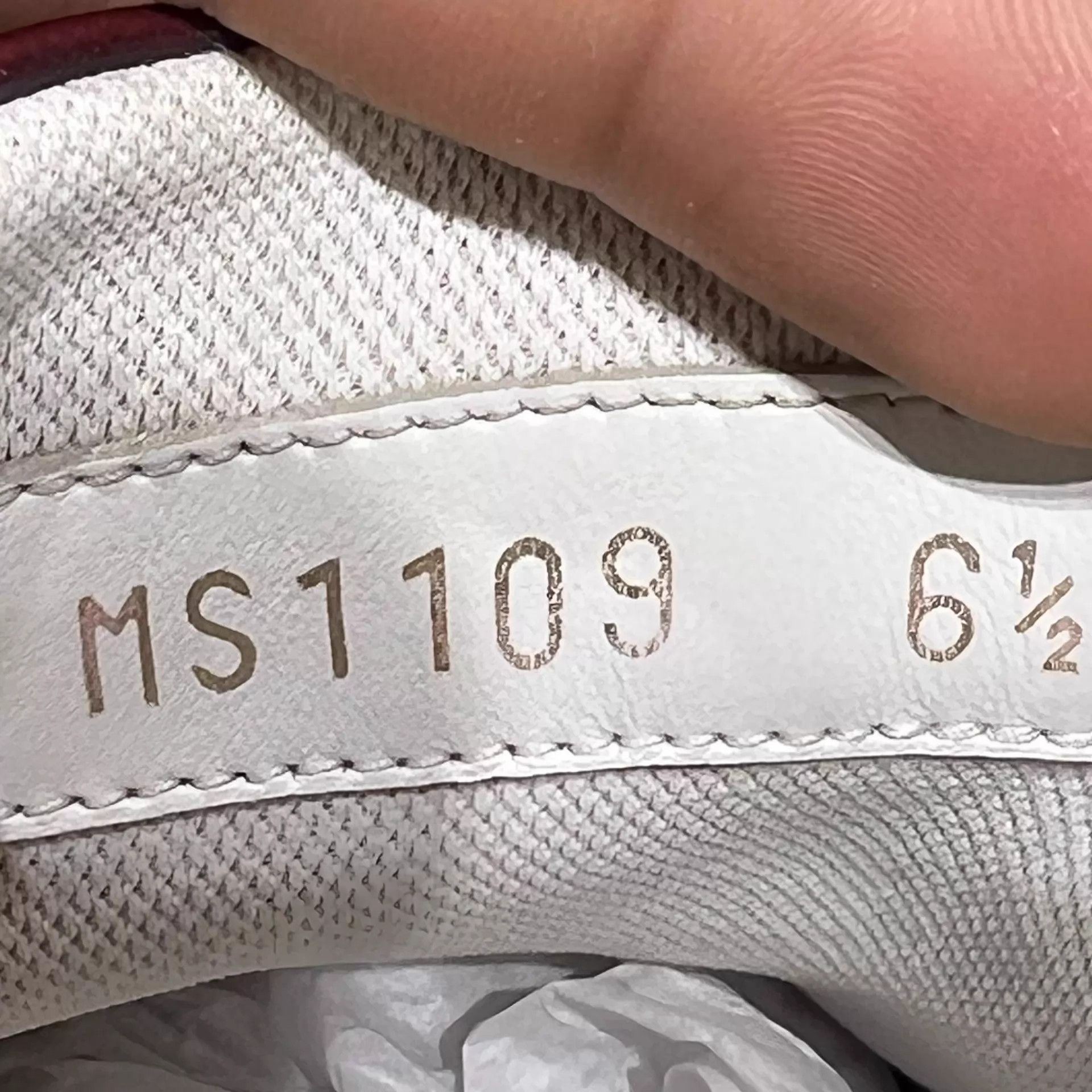Louis Vuitton LV White Purple Monogram Sneaker UK6.5 (40.5) Size US 7.5 / EU 40-41 - 8 Thumbnail