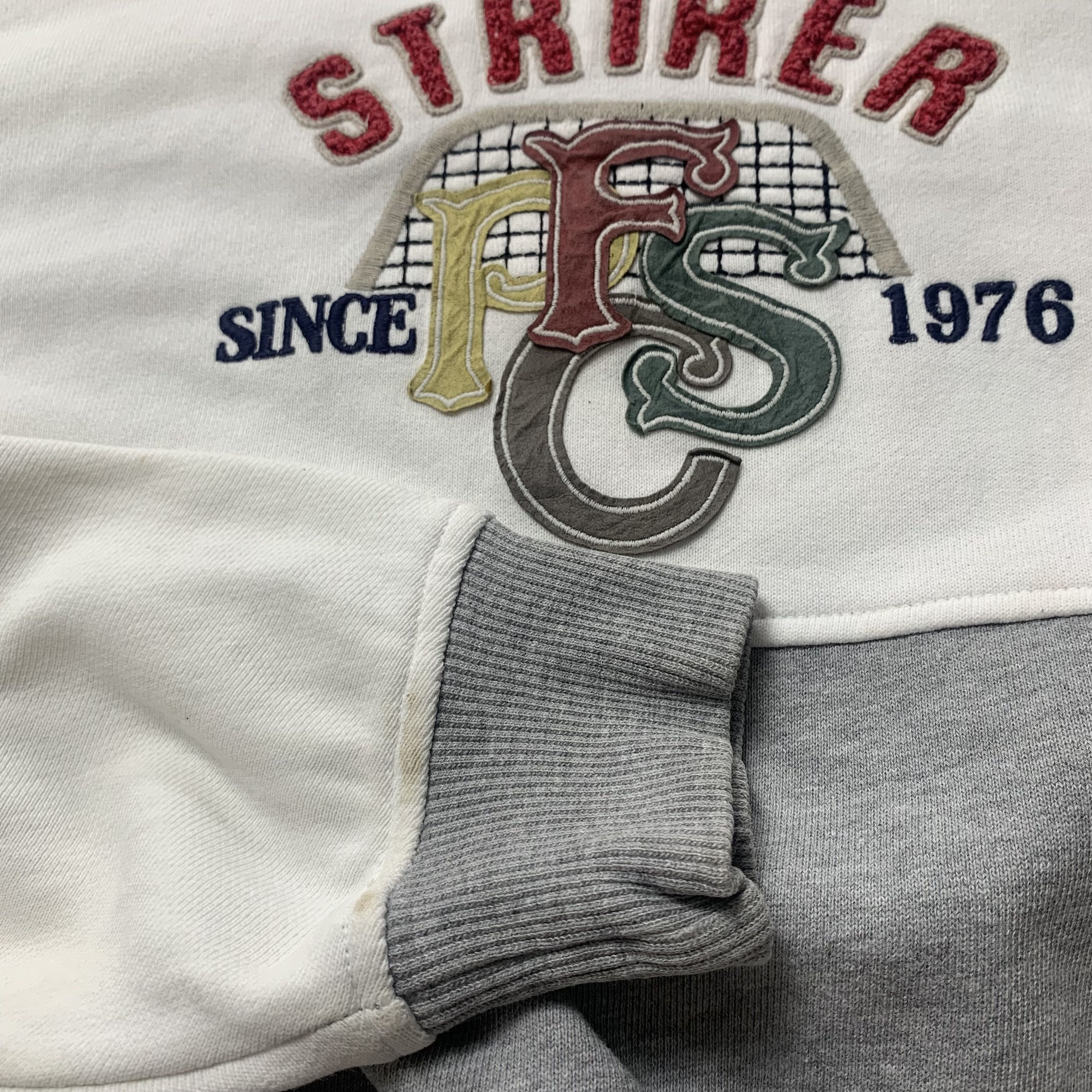Vintage Vintage PIASPORTS Sweatshirt Crewneck Size US L / EU 52-54 / 3 - 6 Thumbnail