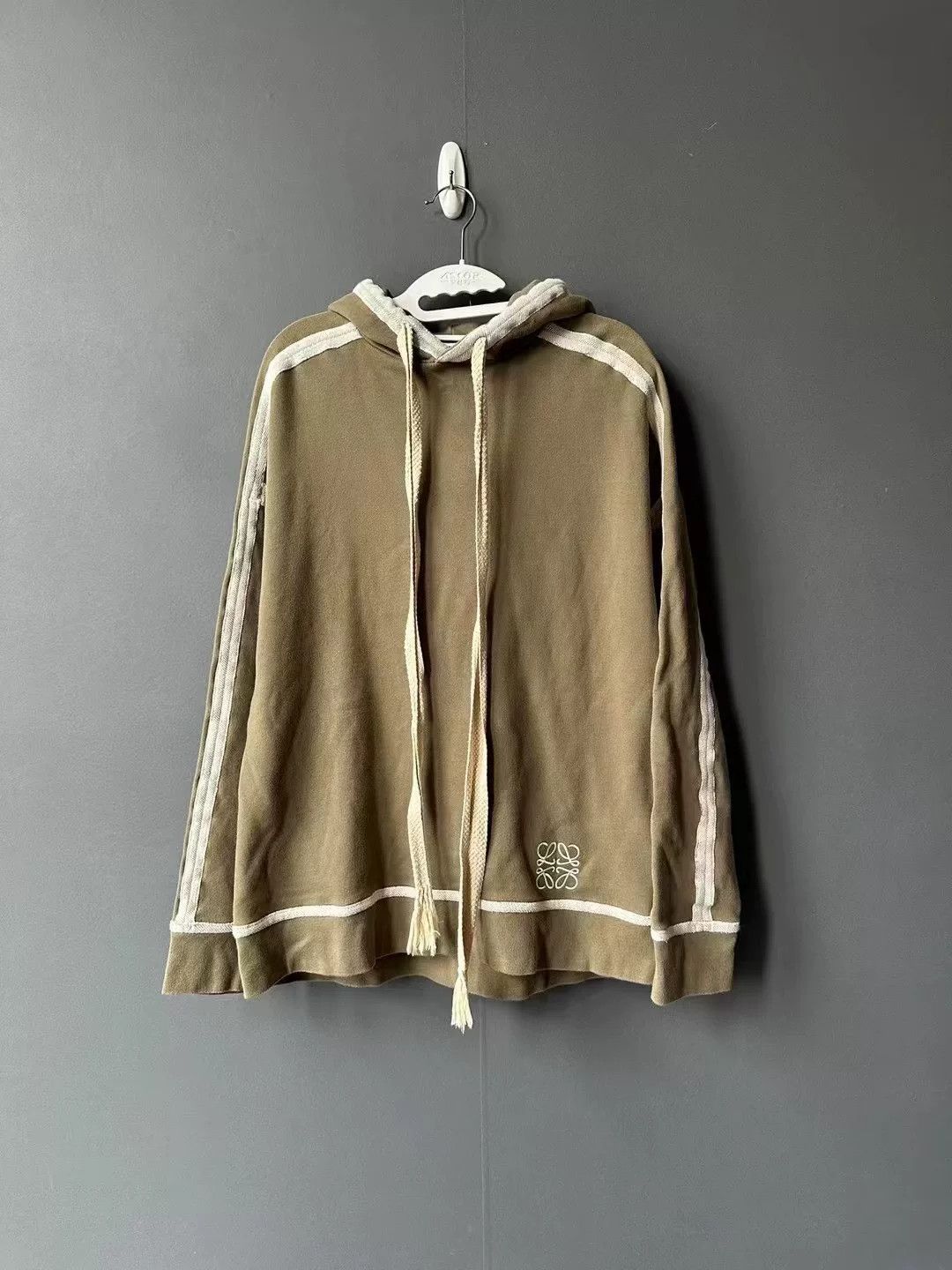 Loewe loewe brown logo embroidered hoodie Size US S / EU 44-46 / 1 - 1 Thumbnail