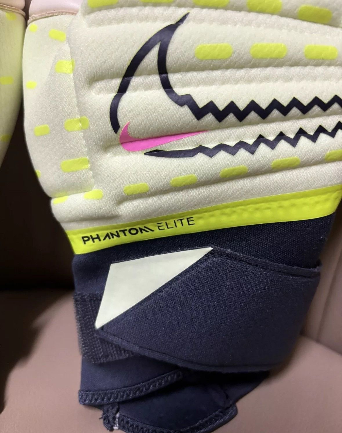 Nike New Nike GK Phantom Elite Goalkeeper Soccer Gloves White Size ONE SIZE - 4 Thumbnail