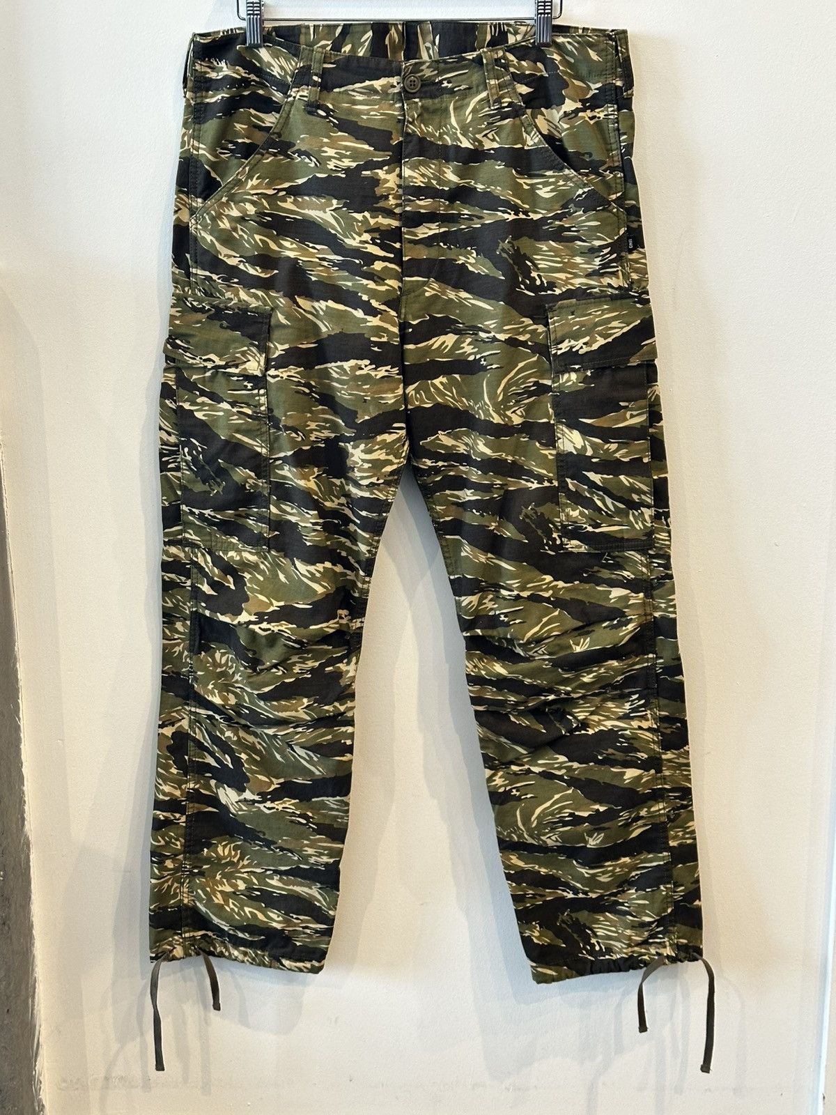 Undefeated UNDEFEATED Camo Cargo Pants 34 Size US 34 / EU 50 - 1 Thumbnail