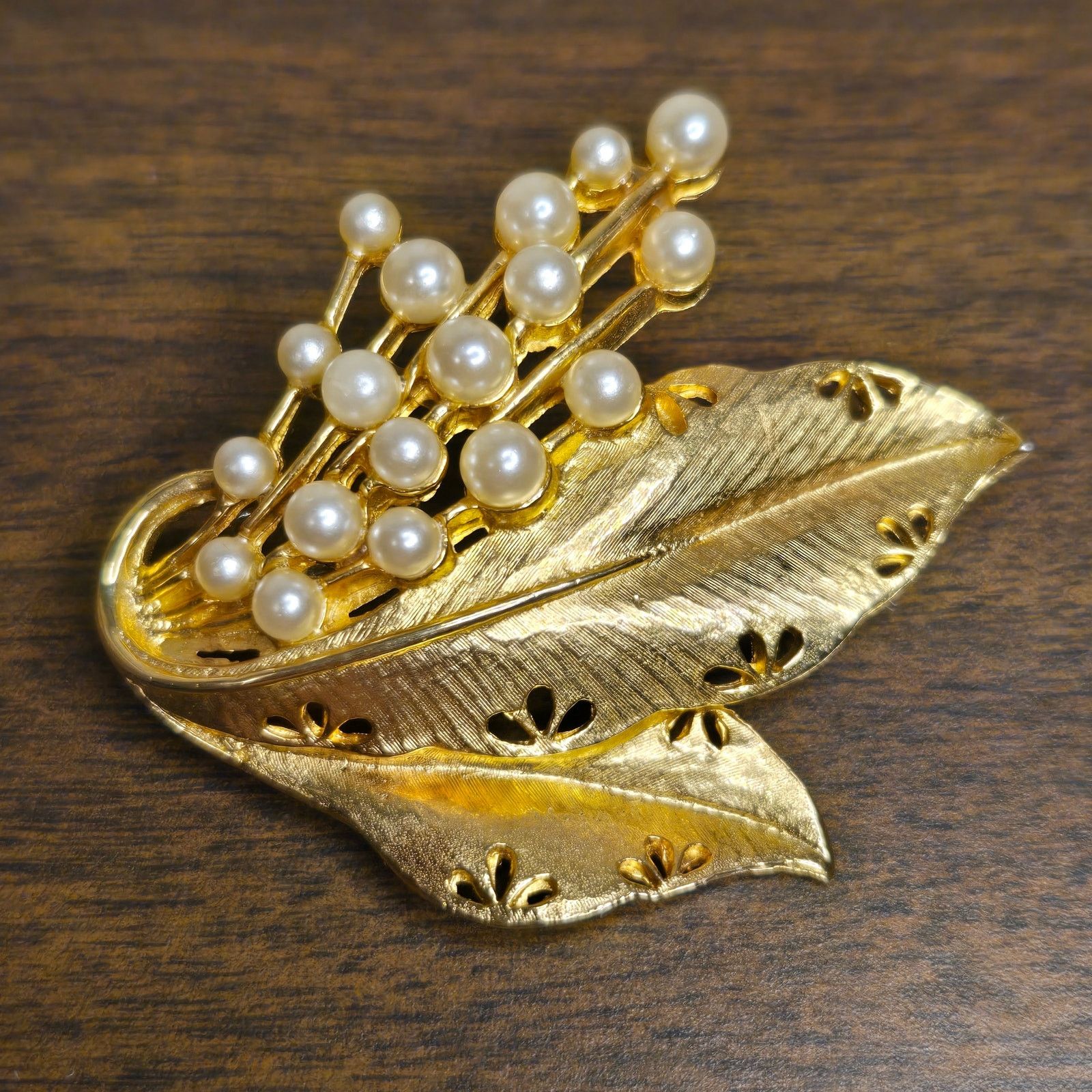 Vintage Vintage Lot of 3 Gold Tone Faux Pearl Flower Leaf Brooches Size ONE SIZE - 5 Thumbnail