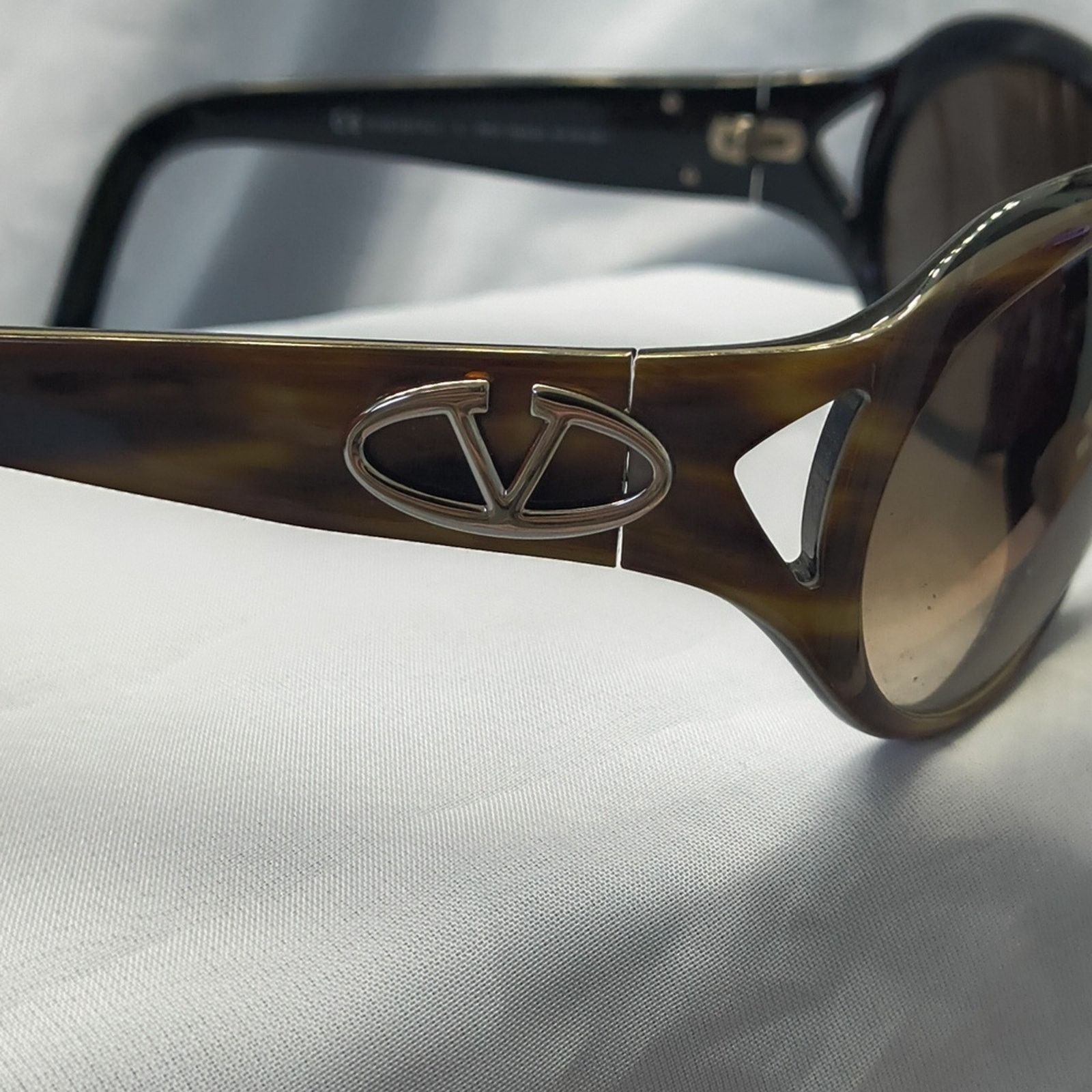 Valentino Valentino Garavani Tortoise Shell Sunglasses Size ONE SIZE - 9 Thumbnail