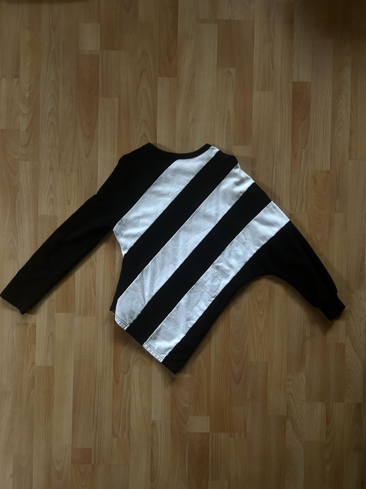 Y-3 Y-3 Yohji Yamamoto SAMPLE Asymmetrical Panel Sweatshirt Size XS / US 0-2 / IT 36-38 - 2 Thumbnail