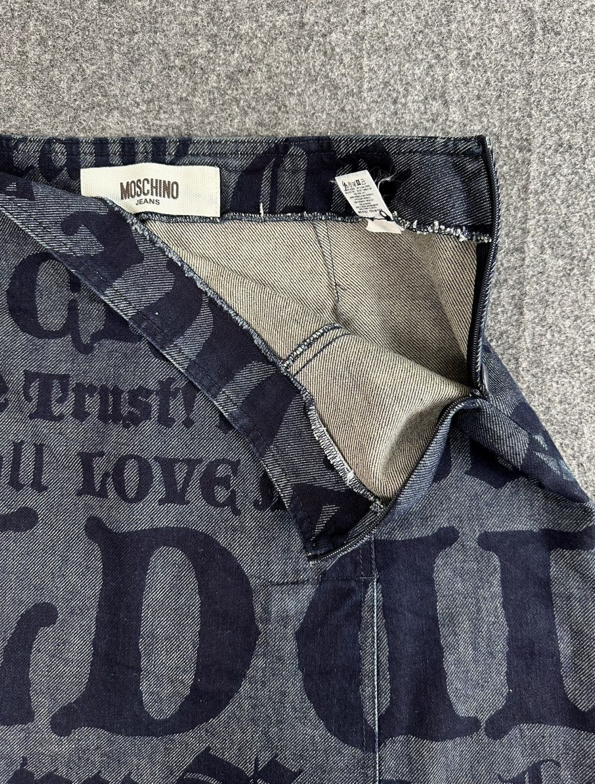 Moschino Moschino - Old English Gothic Script Denim Midi-Skirt - Navy Size 30" / US 8 / IT 44 - 8 Thumbnail