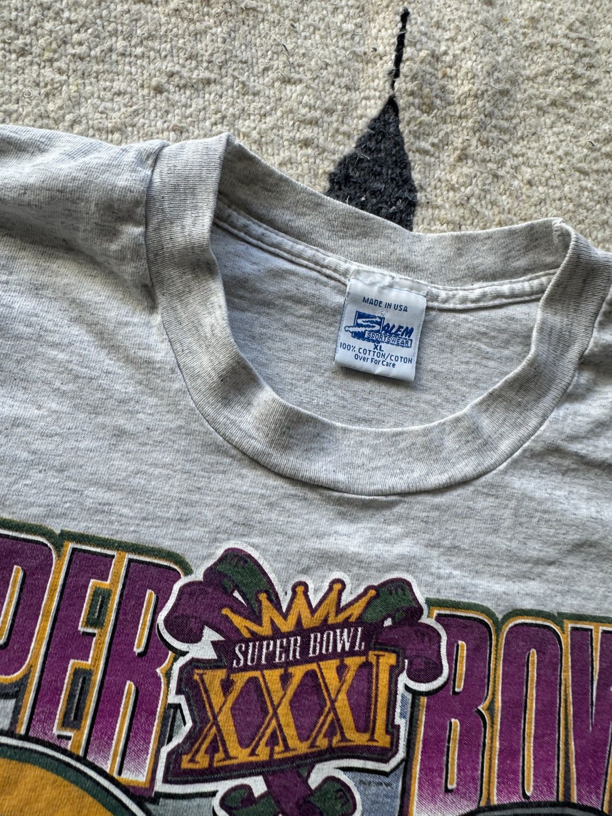 Salem Sportswear Vintage 1997 Super Bowl Packers vs. Patriots Cropped T-Shirt Size US XL / EU 56 / 4 - 3 Thumbnail