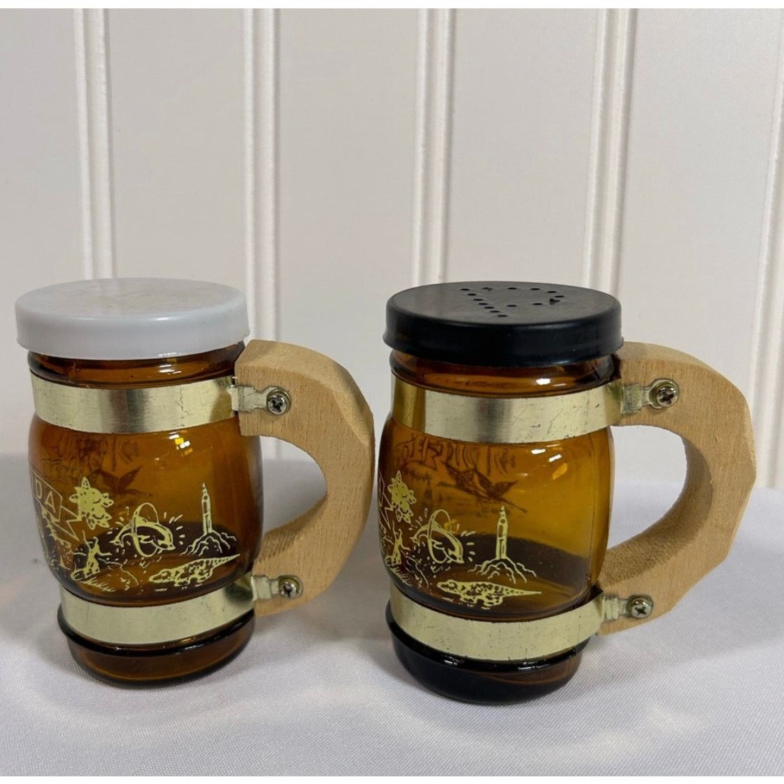 Other Vintage Set of Brown HAWAII Salt & Pepper Shakers NWOT Size 26 - 1 Thumbnail