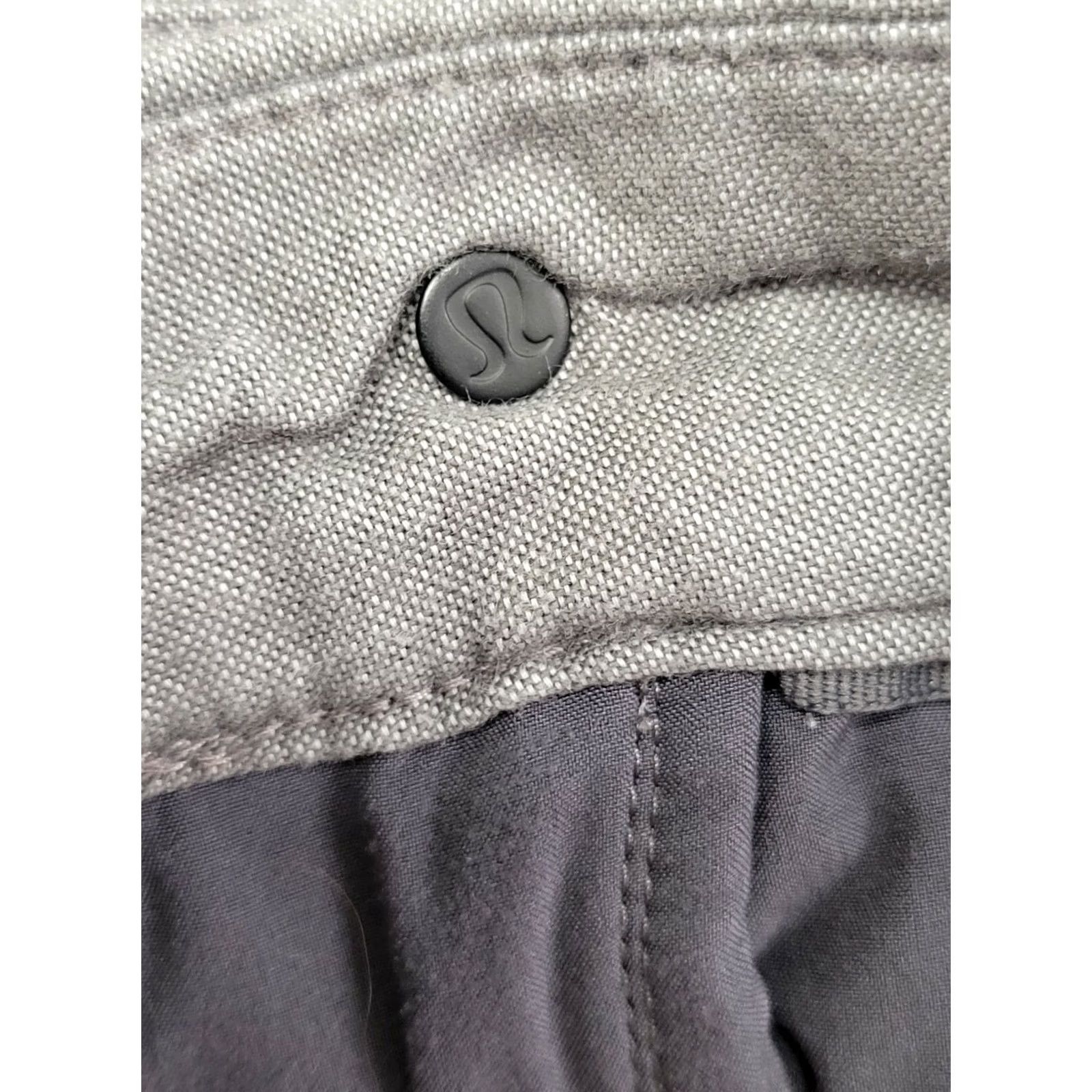 Lululemon Lululemon Men 30 Commission Shorts Qwick Oxford 9" Gray Chambray Chino Cotton Stretch Size US 30 / EU 46 - 5 Thumbnail