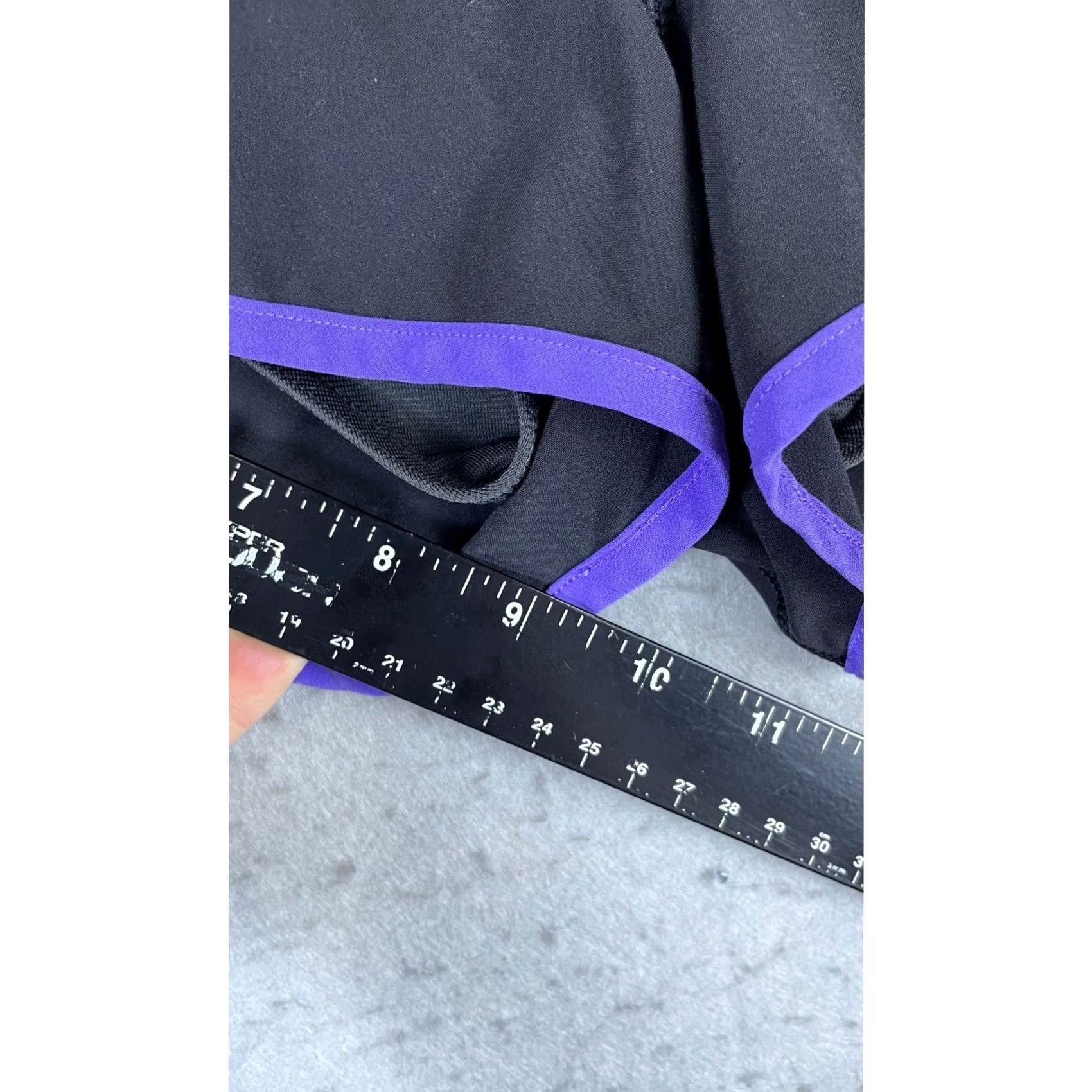 Lululemon Lululemon Speed Up Shorts Women 2 Black Purple Running Pocket Colorblock Size 42" / US 20 - 6 Thumbnail