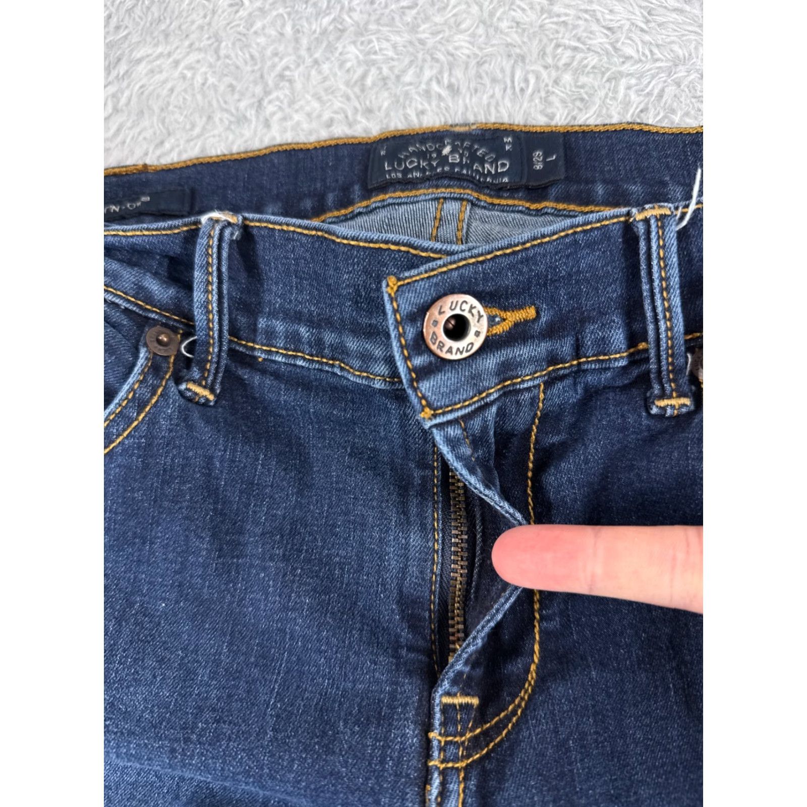 Lucky Brand VINTAGE Lucky Brand Jeans Women 8 Blue Denim Bootcut Mid Rise 28x33 5-Pocket Design Ladies Womens Jeans Blue USA 90s? Size 30" / US 8 / IT 44 - 5 Thumbnail