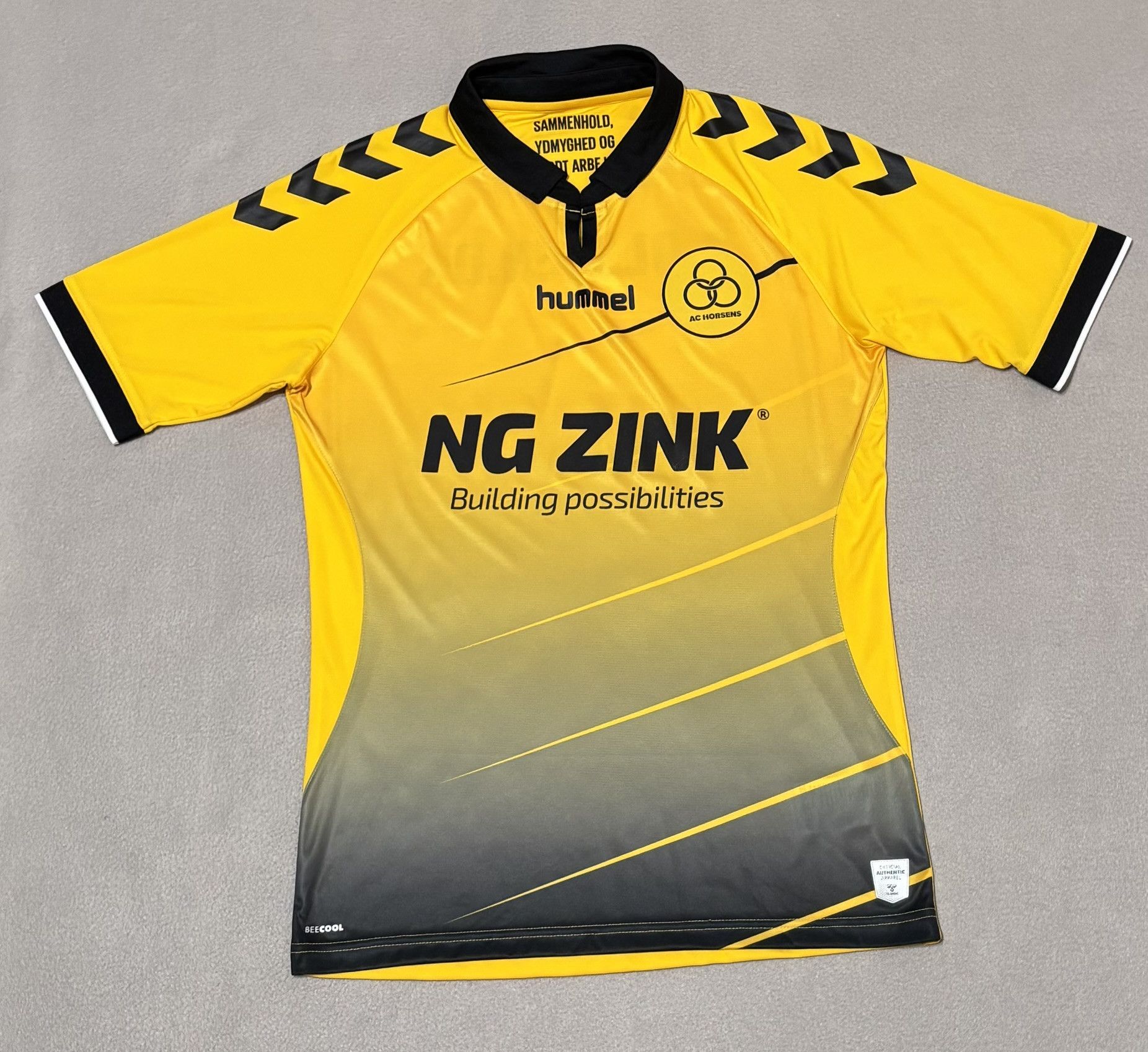 Hummel AC Horsens 2019/2021 Hummel Football Jersey Size M Size US M / EU 48-50 / 2 - 5 Thumbnail