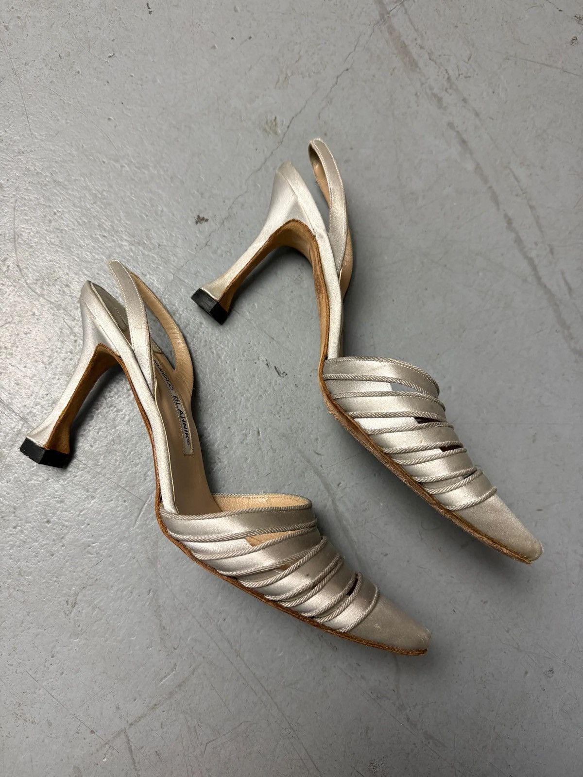 Manolo Blahnik Vintage Manolo Blahnik Beige Pumps 36 Size US 6 / IT 36 - 2 Thumbnail