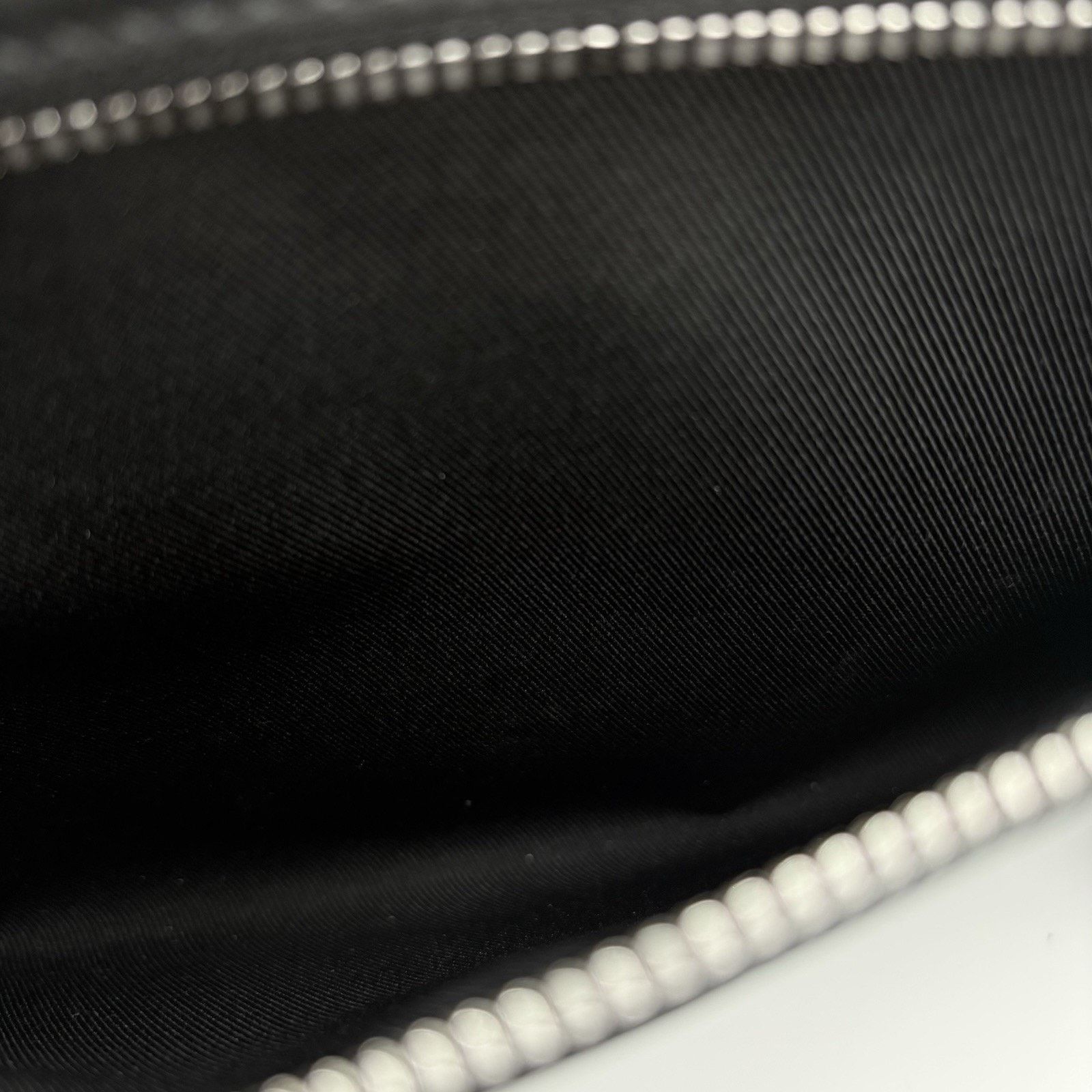 Louis Vuitton Louis Vuitton District PM Infini Messenger Bag | PRISTINE! Size ONE SIZE - 15 Thumbnail