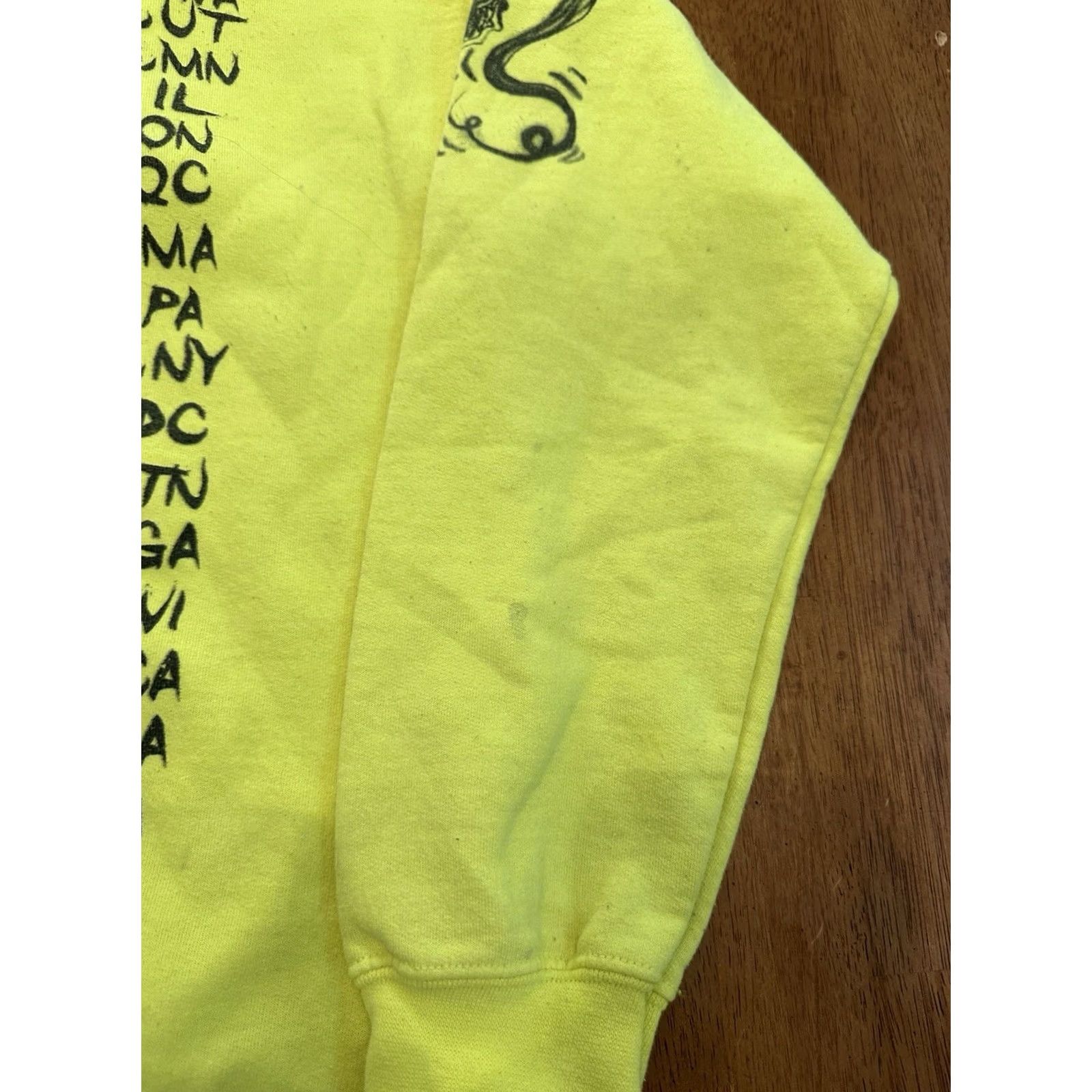 Vintage Billie Eilish Shirt Mens M Yellow World Tour Hoodie Sweatshirt Concert Graffiti Air Brush Size US M / EU 48-50 / 2 - 4 Thumbnail