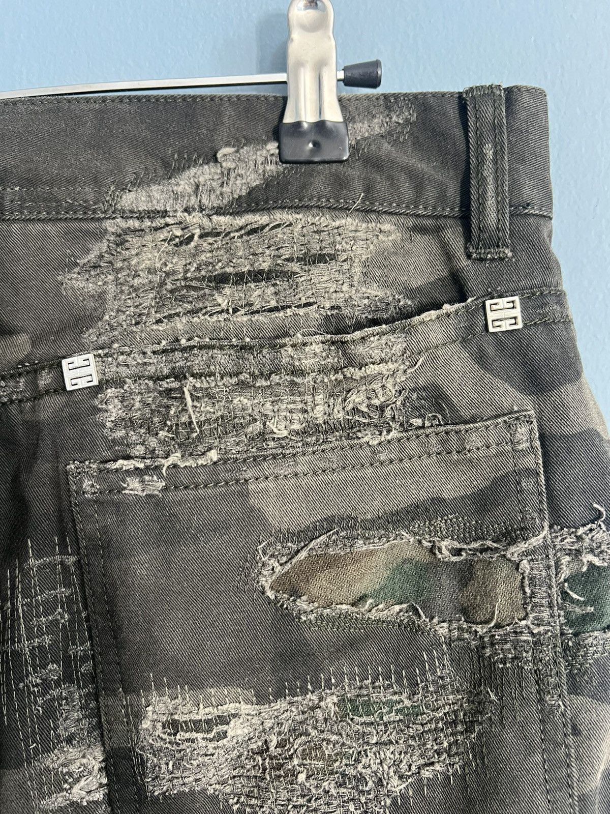 Givenchy GIVENCHY CAMO BORO DISTRESSED DENIM JEANS Size US 30 / EU 46 - 4 Thumbnail