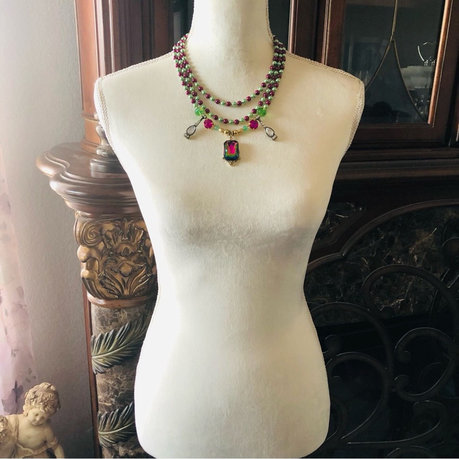 Handmade Handcrafted repurpose fuchsia and green glass Pearl necklace Size ONE SIZE - 6 Thumbnail
