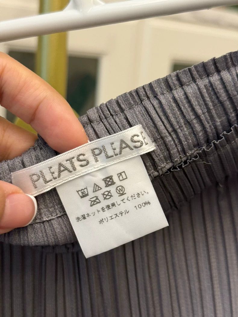 Issey Miyake Issey Miyake size:2 Dark grey pleated straight-leg pants Size 31" - 3 Thumbnail