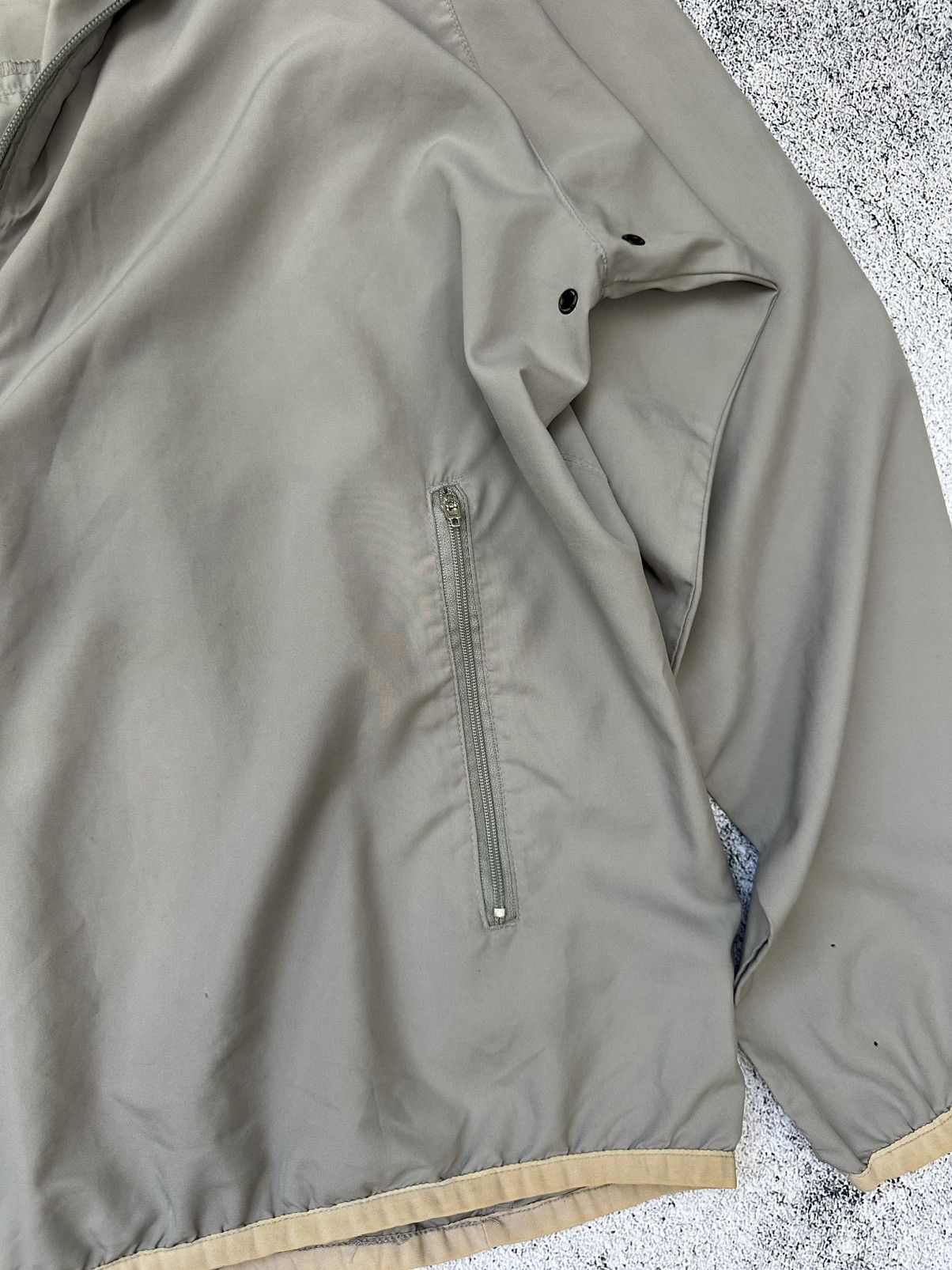 Nike Vintage Nike Light Half-Zip Rain Jacket Grey Y2K Fitl Size US L / EU 52-54 / 3 - 13 Thumbnail