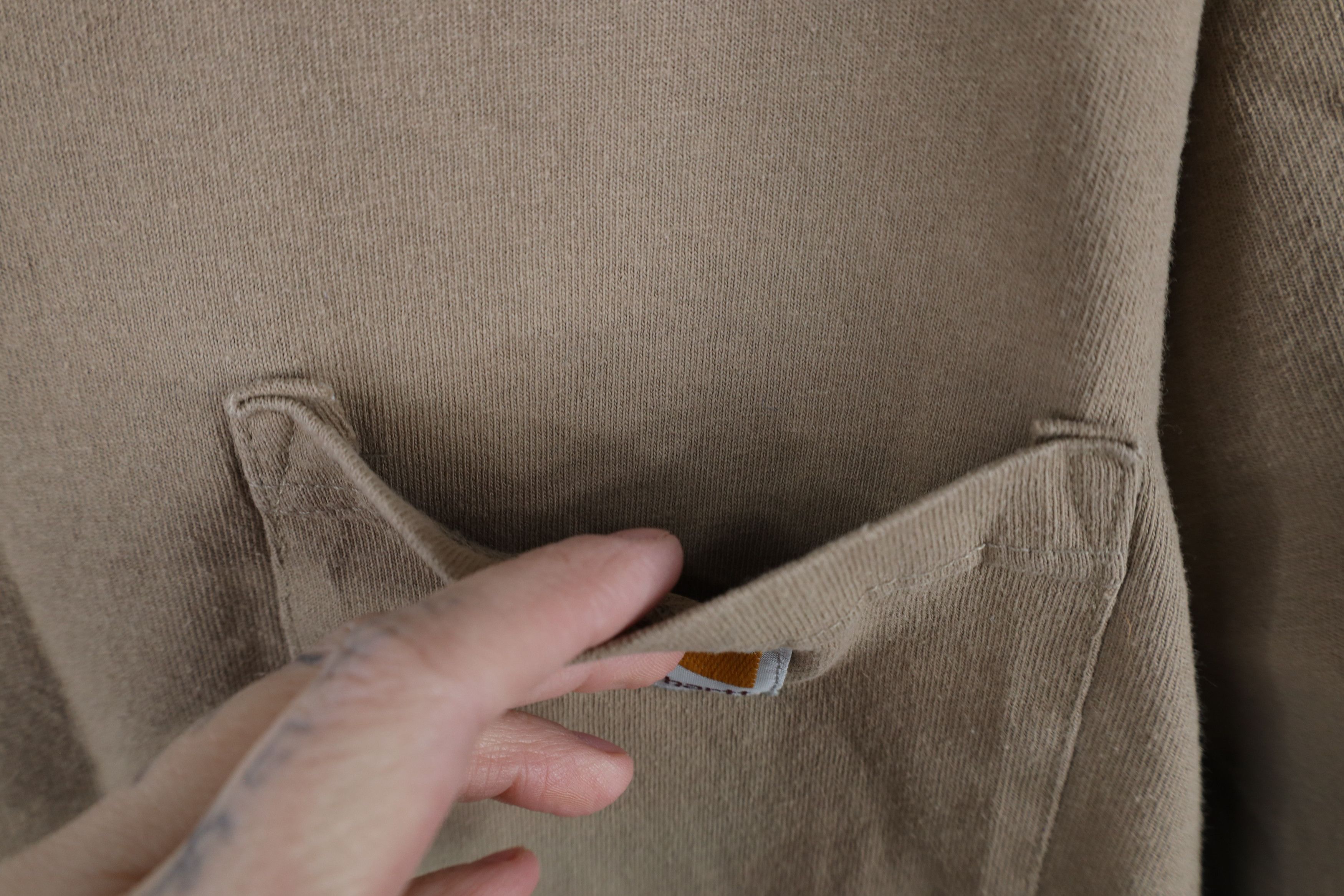 Carhartt × Vintage Vintage Y2K Carhartt Spell Out Pocket T-Shirt Desert Brown Size US L / EU 52-54 / 3 - 5 Thumbnail