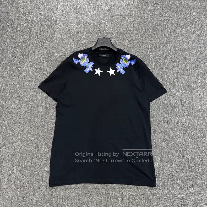 Givenchy Orchid Star Short Sleeve Size: M