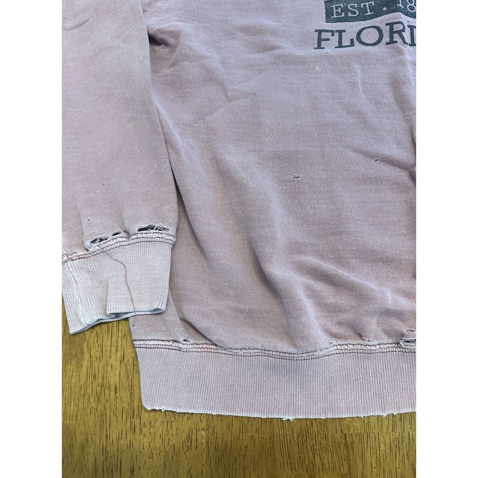 Vintage VINTAGE Fort Myers Beach Florida Distressed Crewneck Sweatshirt L Red Beach Embroidered Pullover Unisex Adults Mens Womens Size US L / EU 52-54 / 3 - 4 Thumbnail