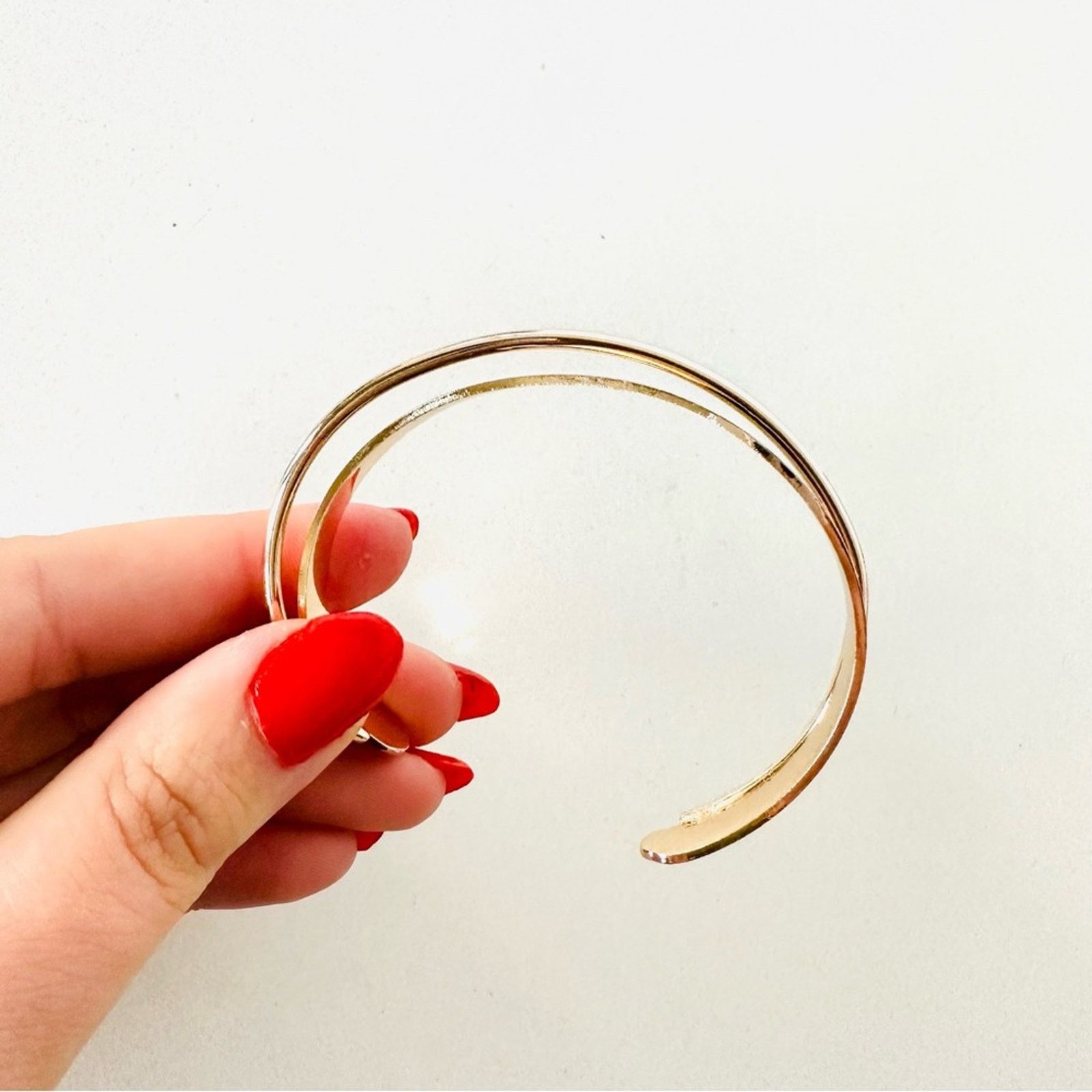 Nordstrom NEW NORDSTROM REVOLVE Slim Band Twisted Bracelet Bangle Cuff Size ONE SIZE - 4 Thumbnail