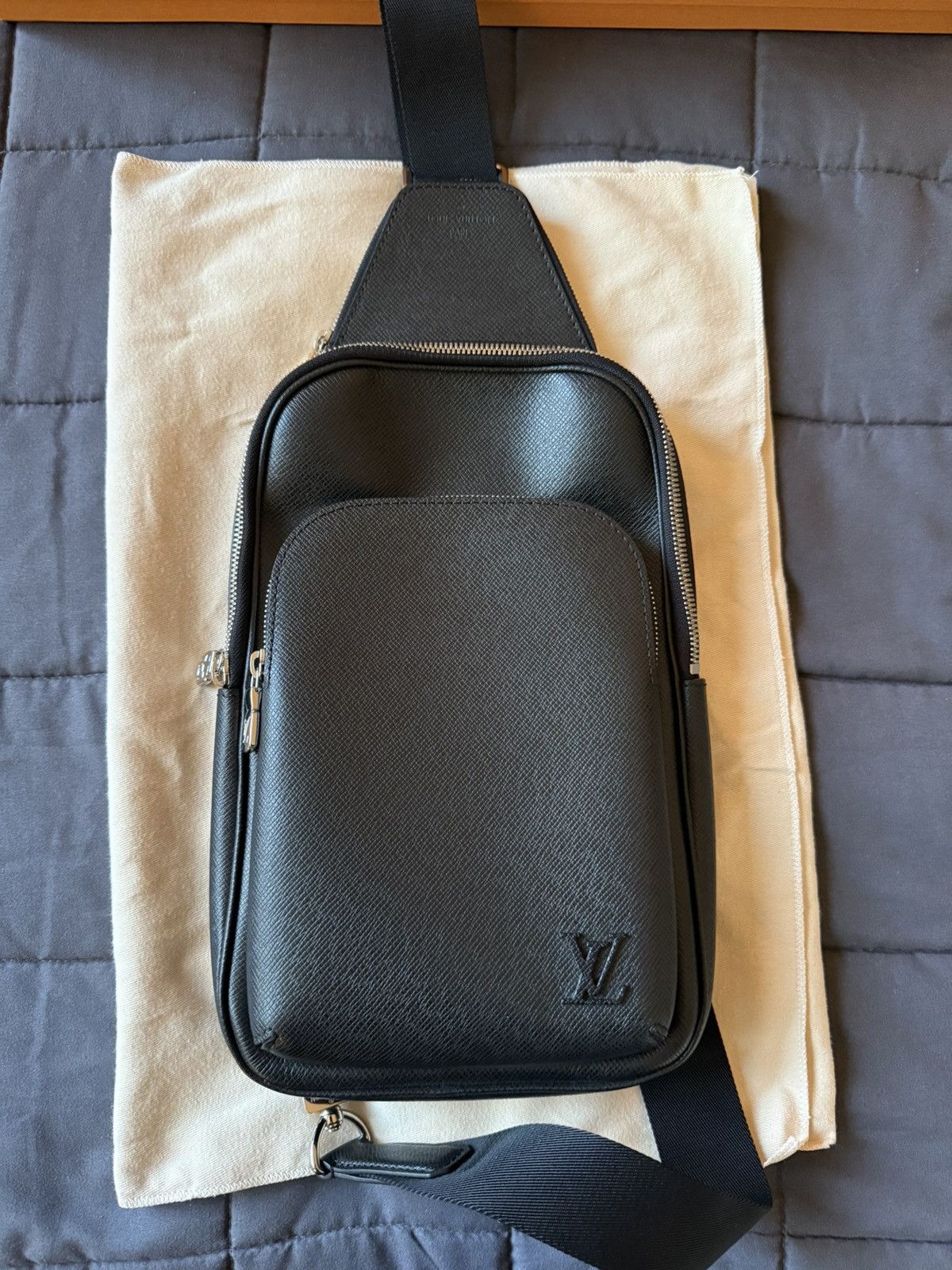 Louis Vuitton Avenue Slingbag Taiga Leather Size ONE SIZE - 1 Thumbnail