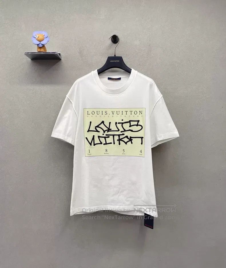 Louis Vuitton Louis Vuitton White cursive logo short sleeve T-shirt Size US L / EU 52-54 / 3 - 1 Thumbnail