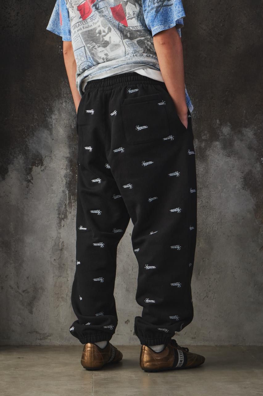 Supreme Supreme Repeat Script Sweatpant FW25 - Black Size US 32 / EU 48 - 4 Thumbnail