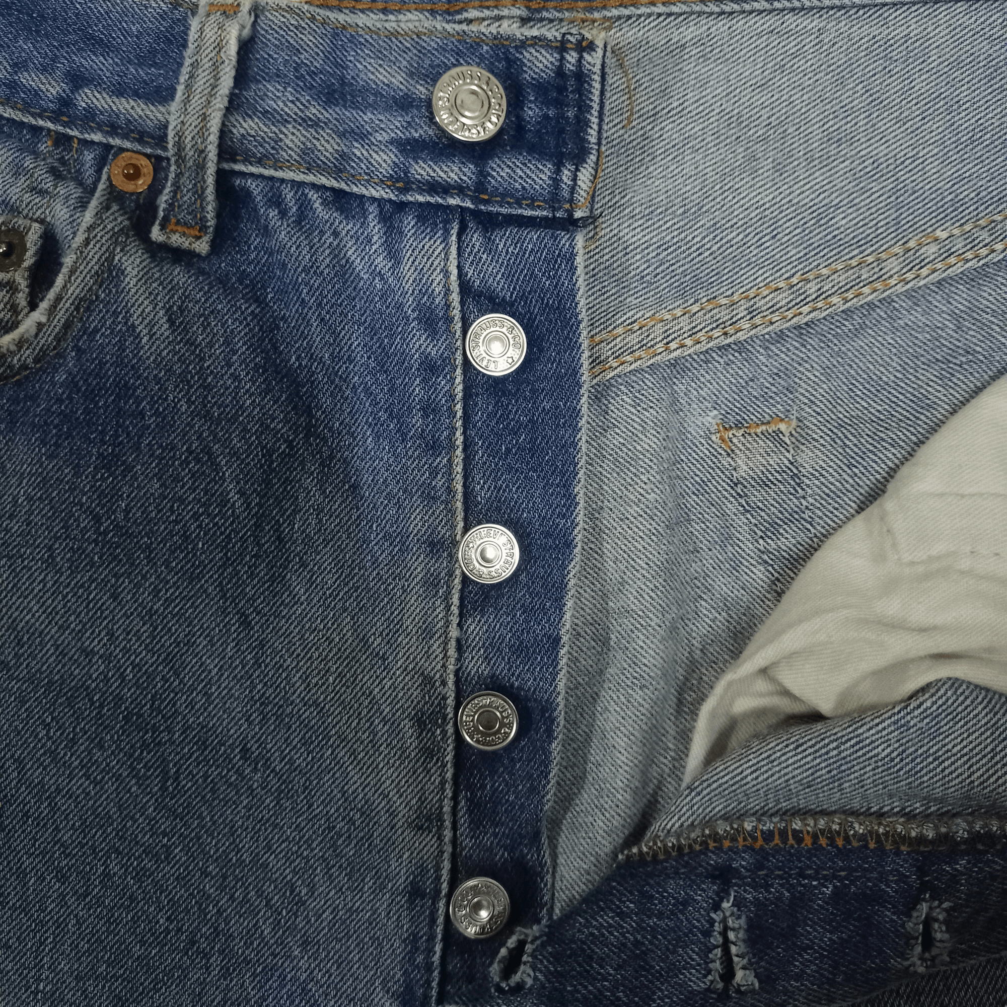 Levi's Vintage 80s Levis 501 Blue Wash Distressed Loose Jeans Size US 32 / EU 48 - 4 Thumbnail