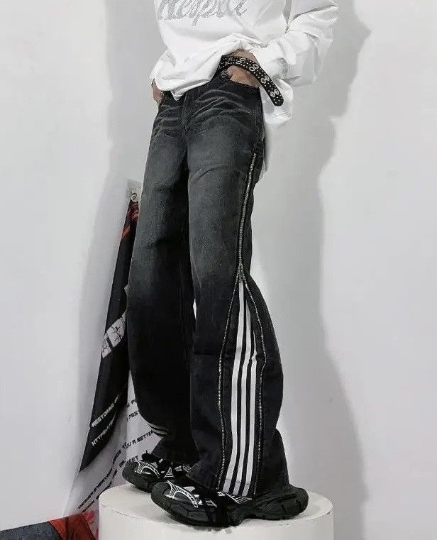 striped pattern zip embellished jeans