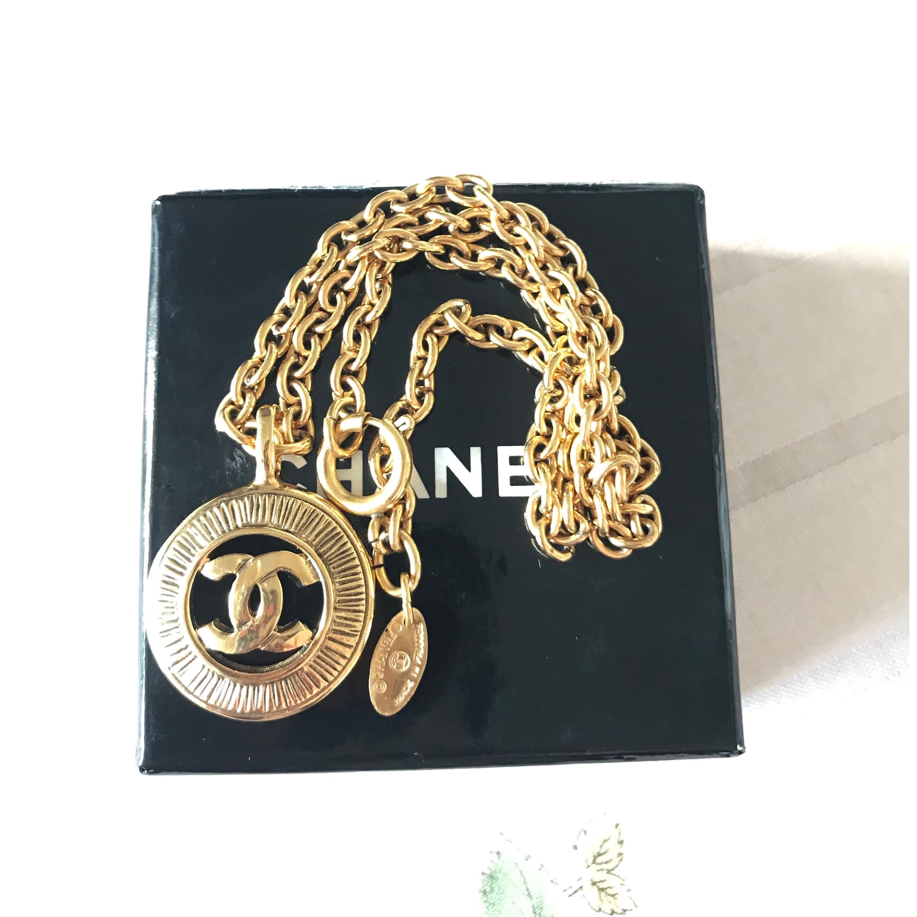 Chanel MINT. Vintage CHANEL chain necklace with a cutout cc top Size ONE SIZE - 7 Thumbnail