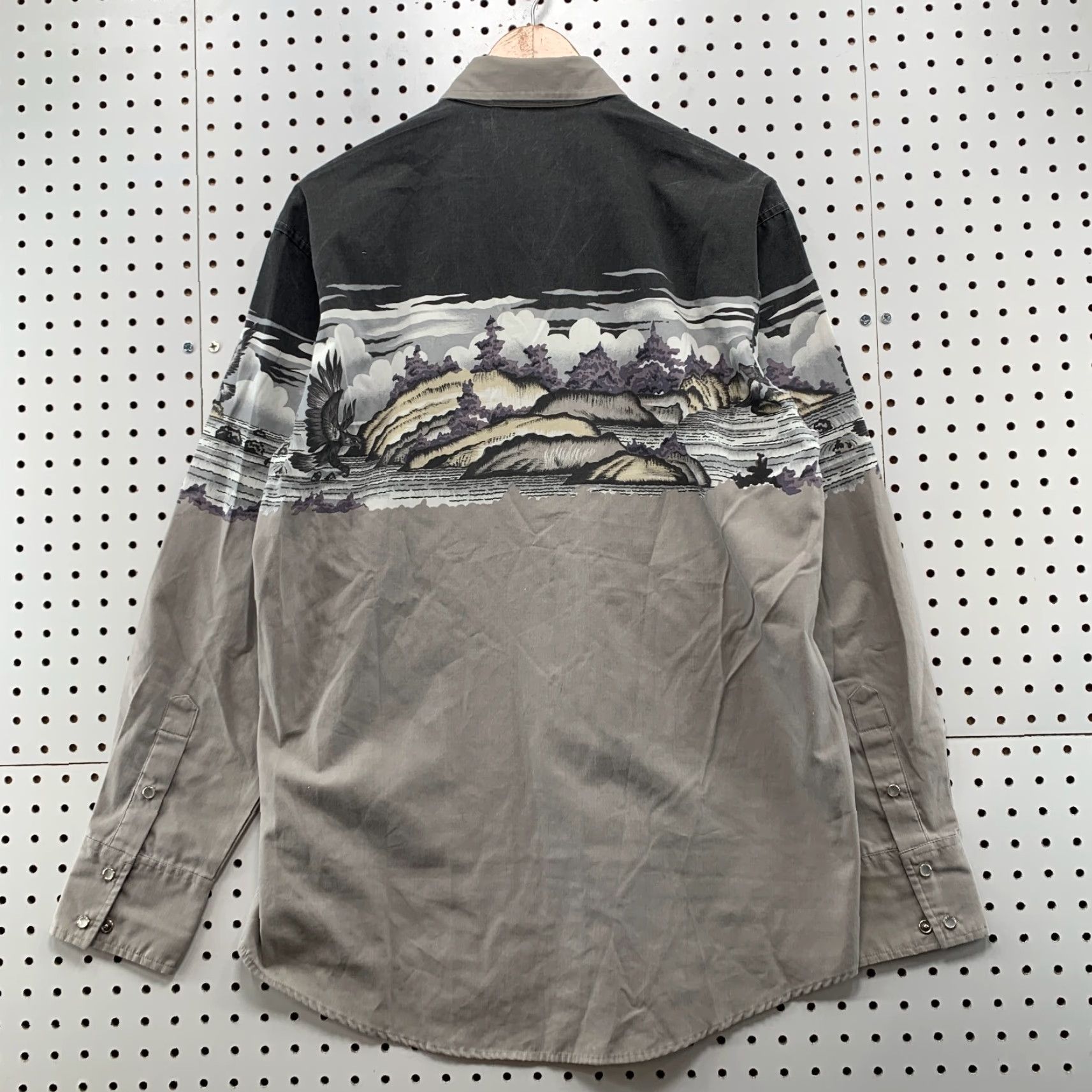 Vintage VINTAGE Buffalo Country Shirt Mens Medium Gray Outdoor 22.5x32 Snap Button-Up Collared Long Sleeve Western Pattern Animal Print Size US M / EU 48-50 / 2 - 2 Thumbnail